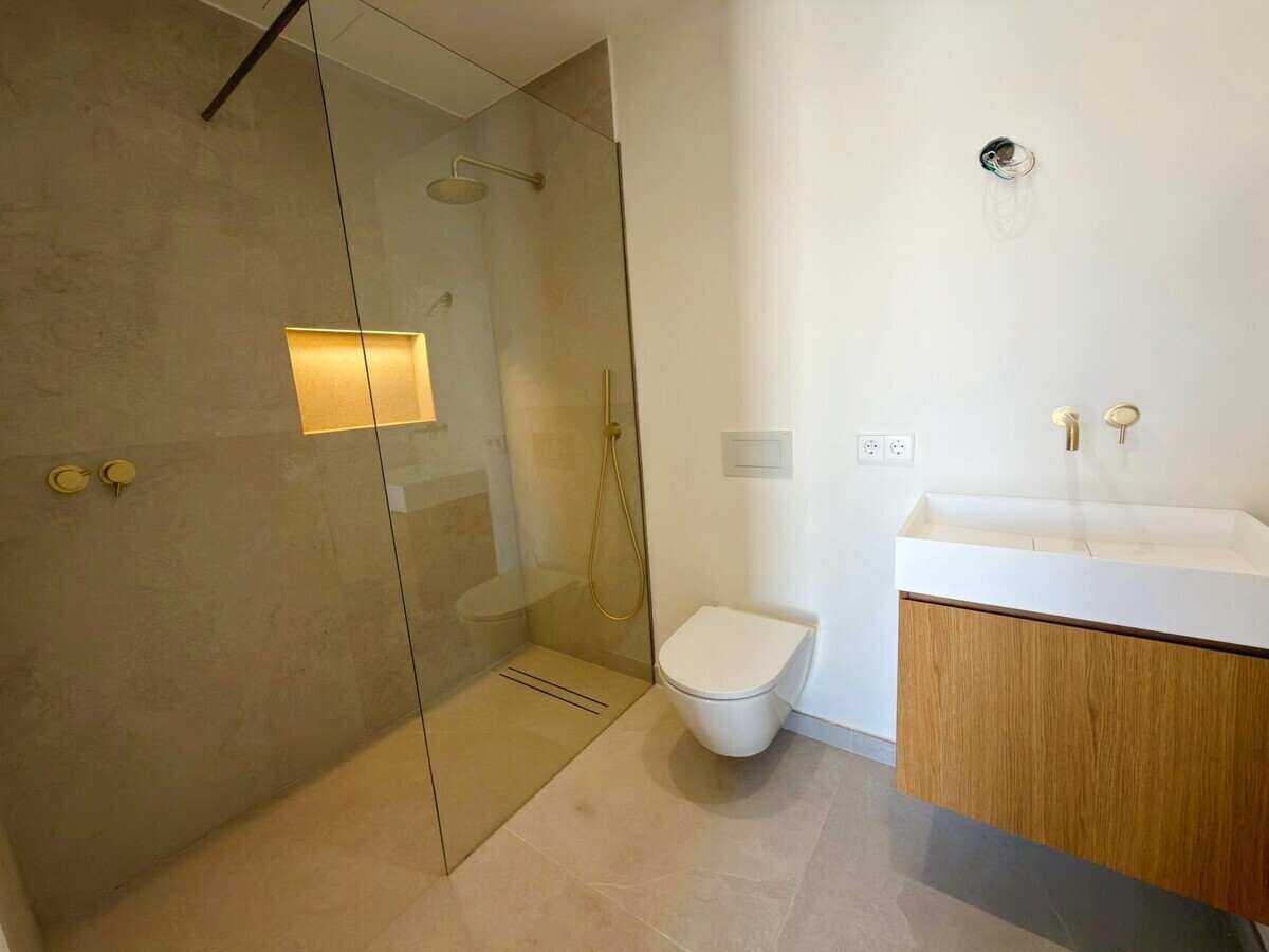 17 Bathroom