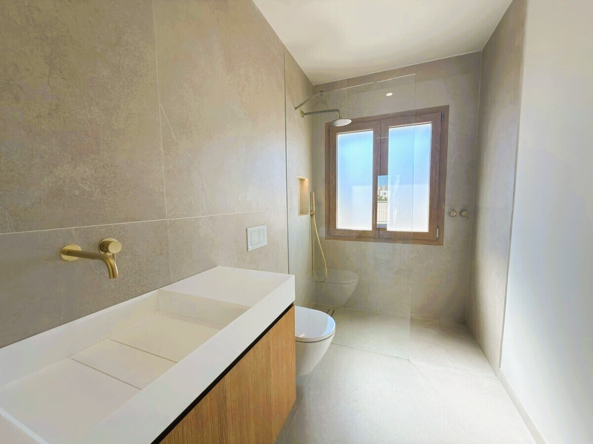 16 Bathroom
