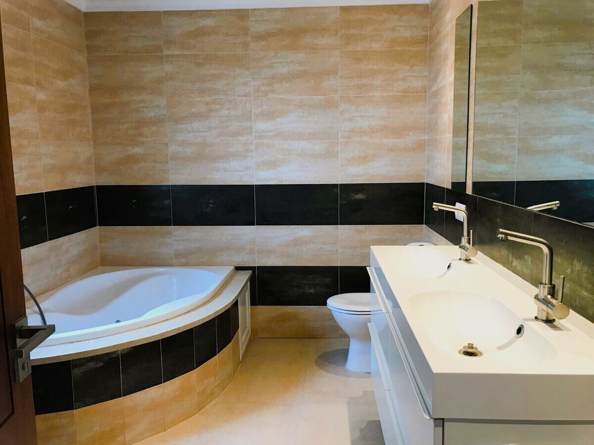 11 Baño en Suite 1