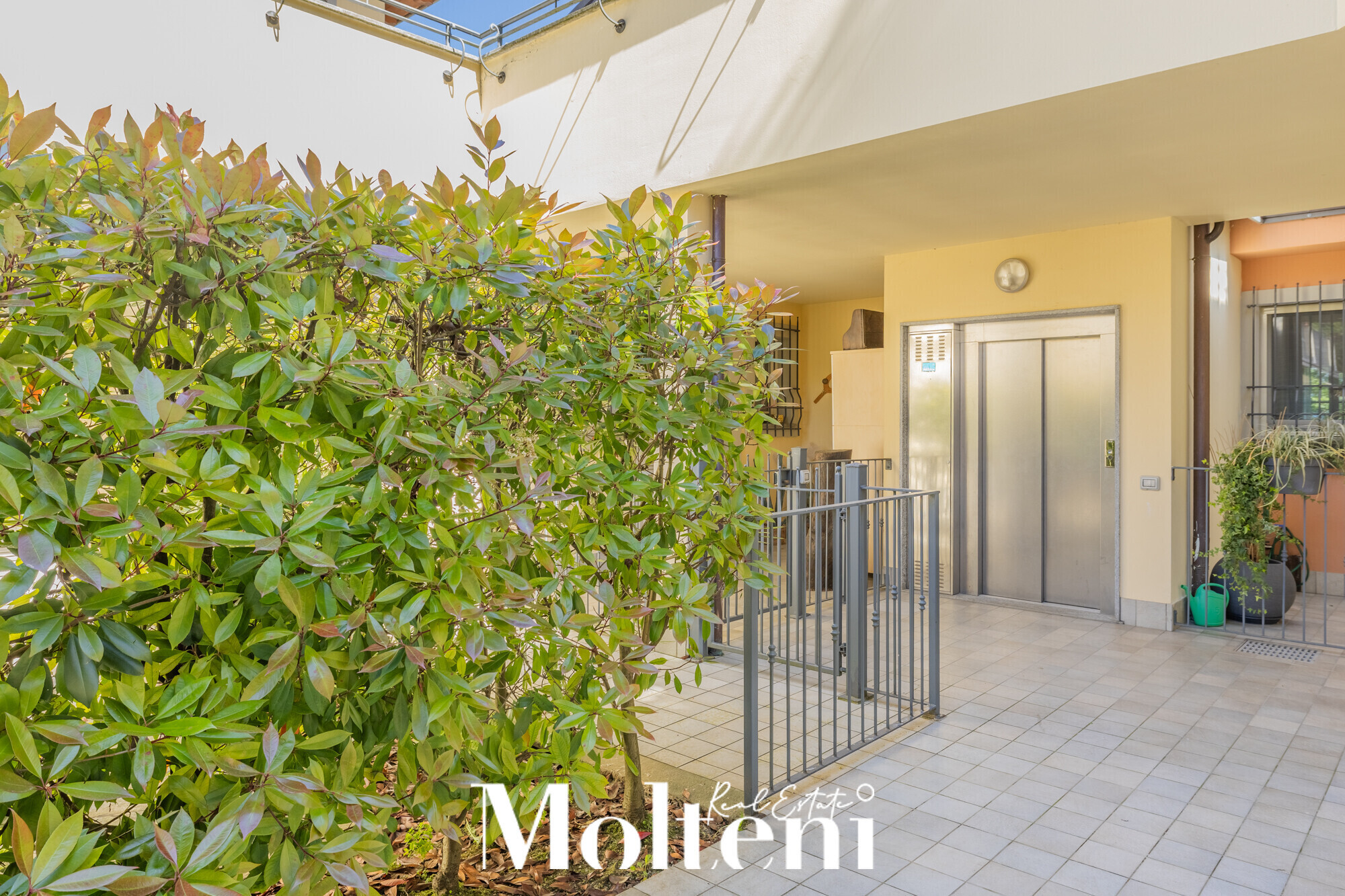 molteni_real_estate_menaggio_ vendita_forsale_appartamento_apartment_giardino-garden-vista-lago-lake-view_garage (30)