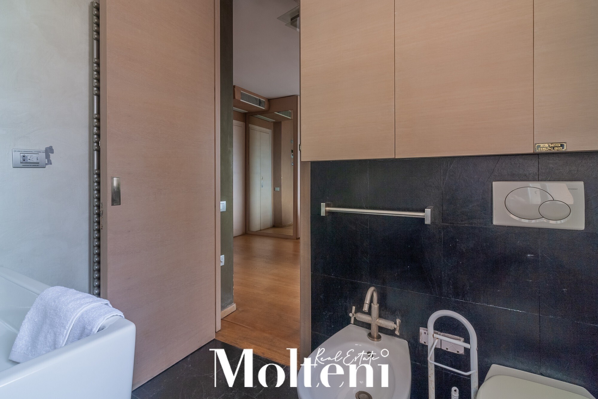 molteni_real_estate_Varenna_vendita_forsale_appartamento_apartment_garage_vista_lago_lake view (230)