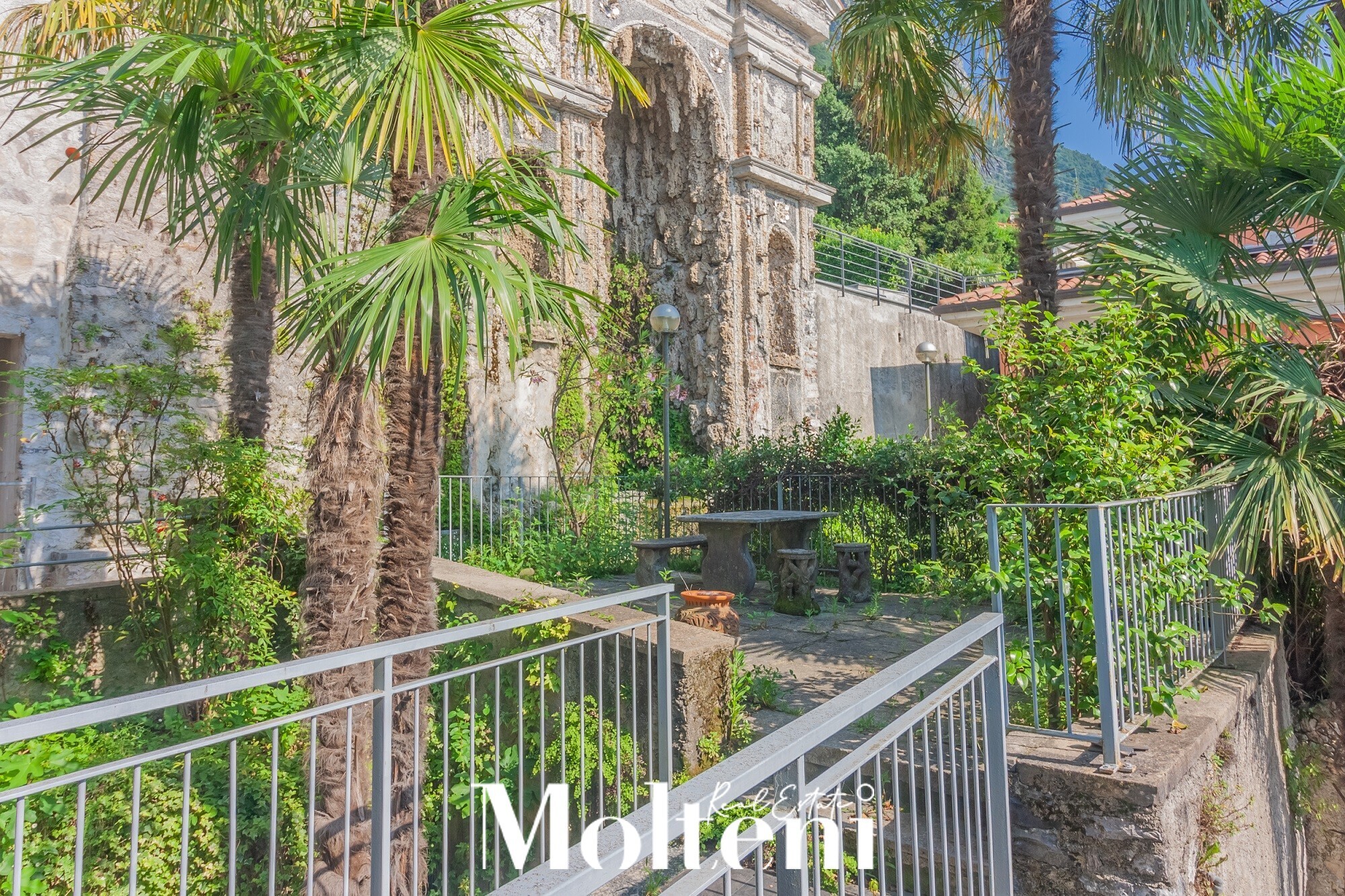 molteni_real_estate_Varenna_vendita_forsale_appartamento_apartment_garage_vista_lago_lake view (34)