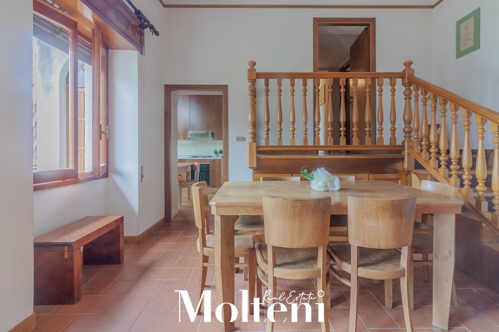 molteni-real-estate-vendrogno-appartamenti-apartments-vendesi-for-sale-garage (3)