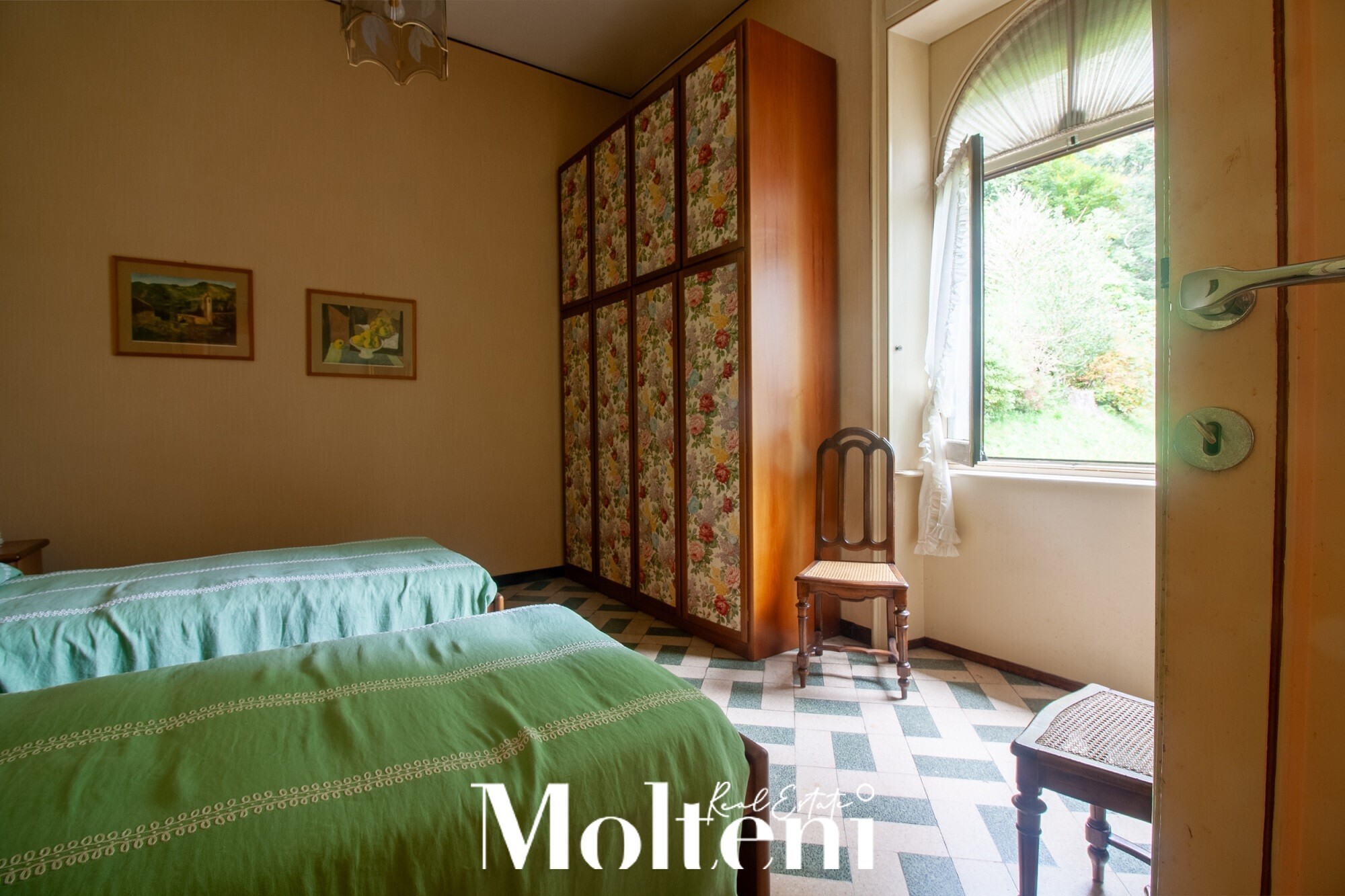 molteni-real-estate-vendrogno-appartamenti-apartments-vendesi-for-sale-garage (18)