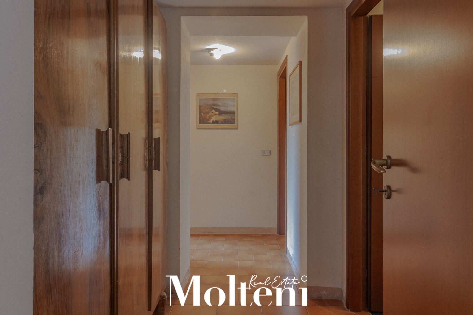 molteni-real-estate-vendrogno-appartamenti-apartments-vendesi-for-sale-garage (5)