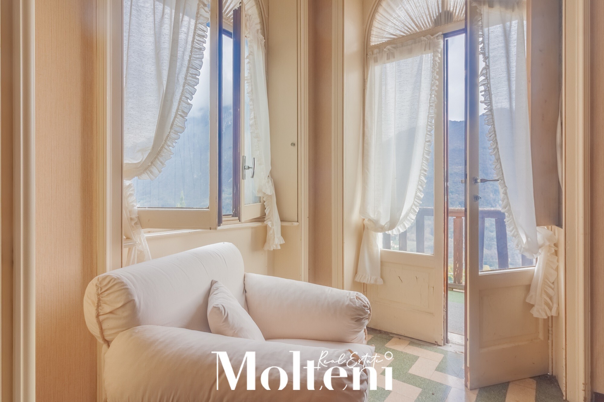 molteni-real-estate-vendrogno-appartamenti-apartments-vendesi-for-sale-garage (20)