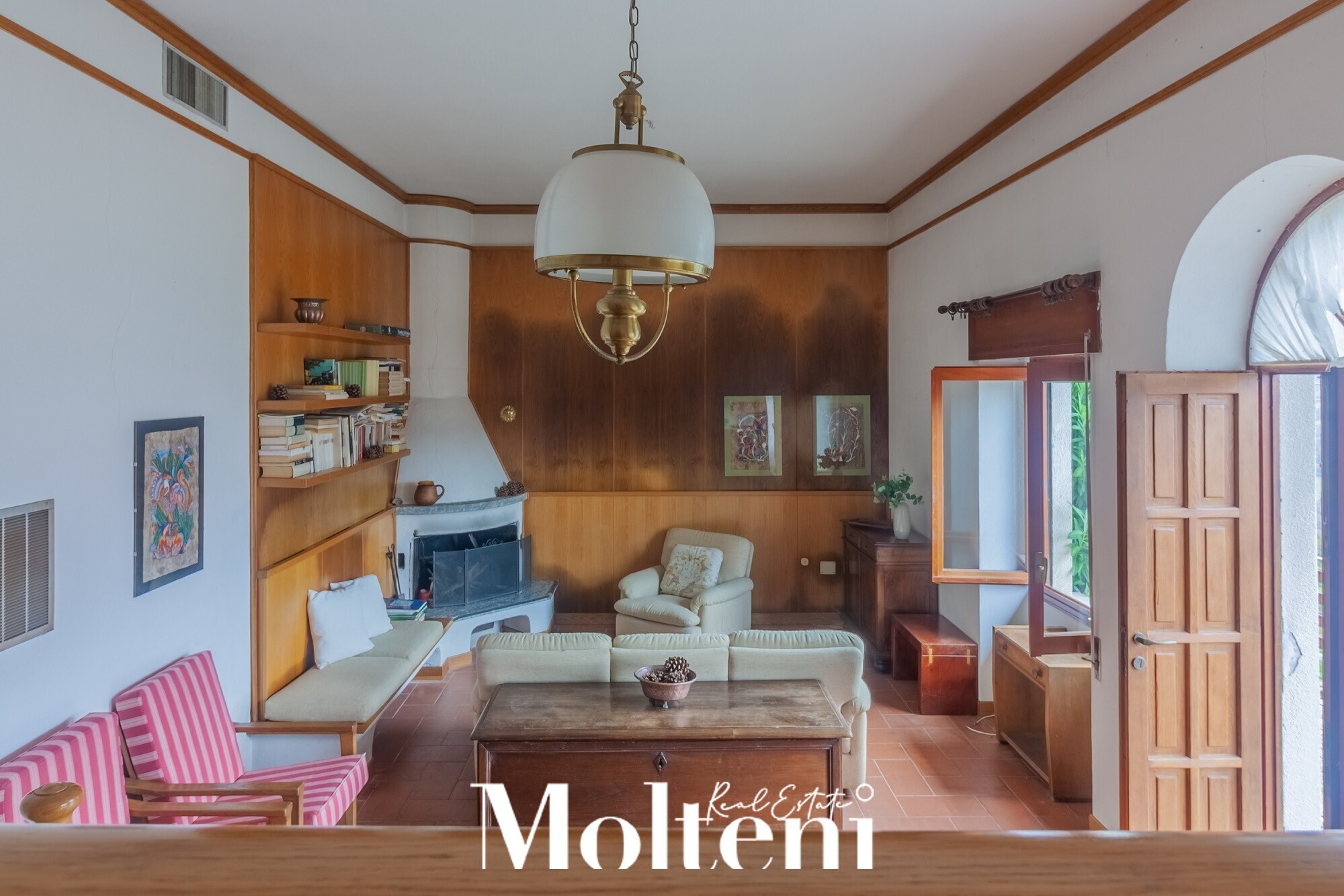 molteni-real-estate-vendrogno-appartamenti-apartments-vendesi-for-sale-garage (1)