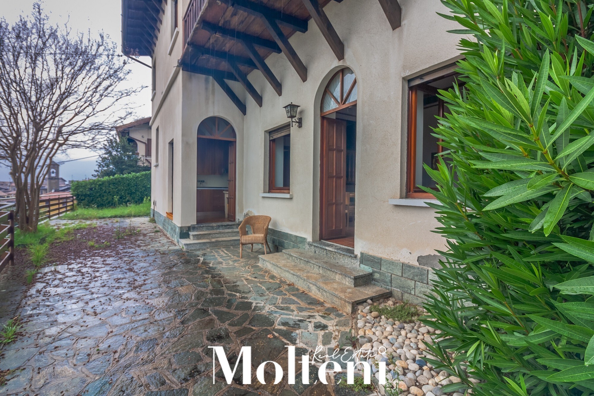 molteni-real-estate-vendrogno-appartamenti-apartments-vendesi-for-sale-garage (27)