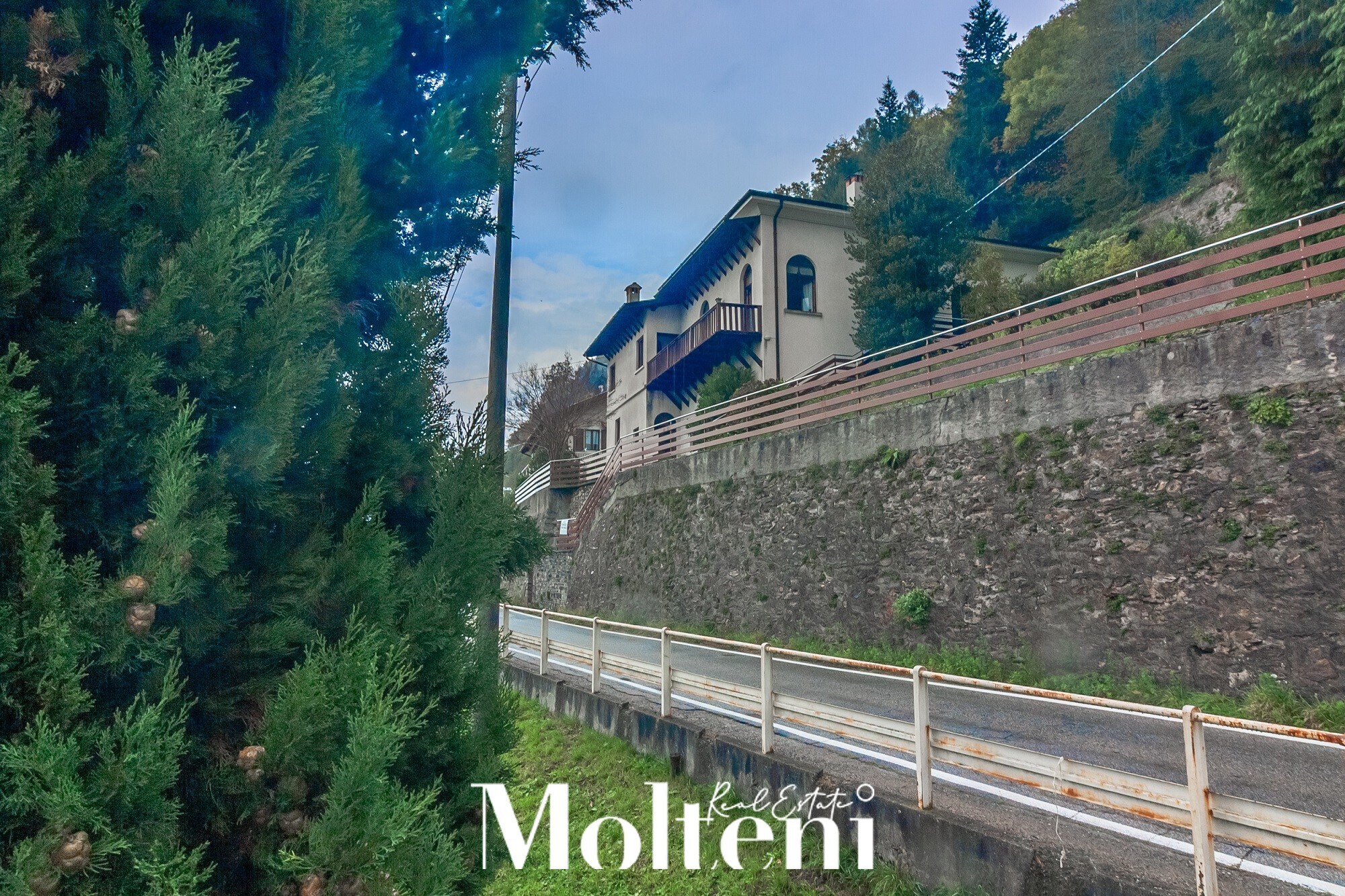 molteni-real-estate-vendrogno-appartamenti-apartments-vendesi-for-sale-garage (25)