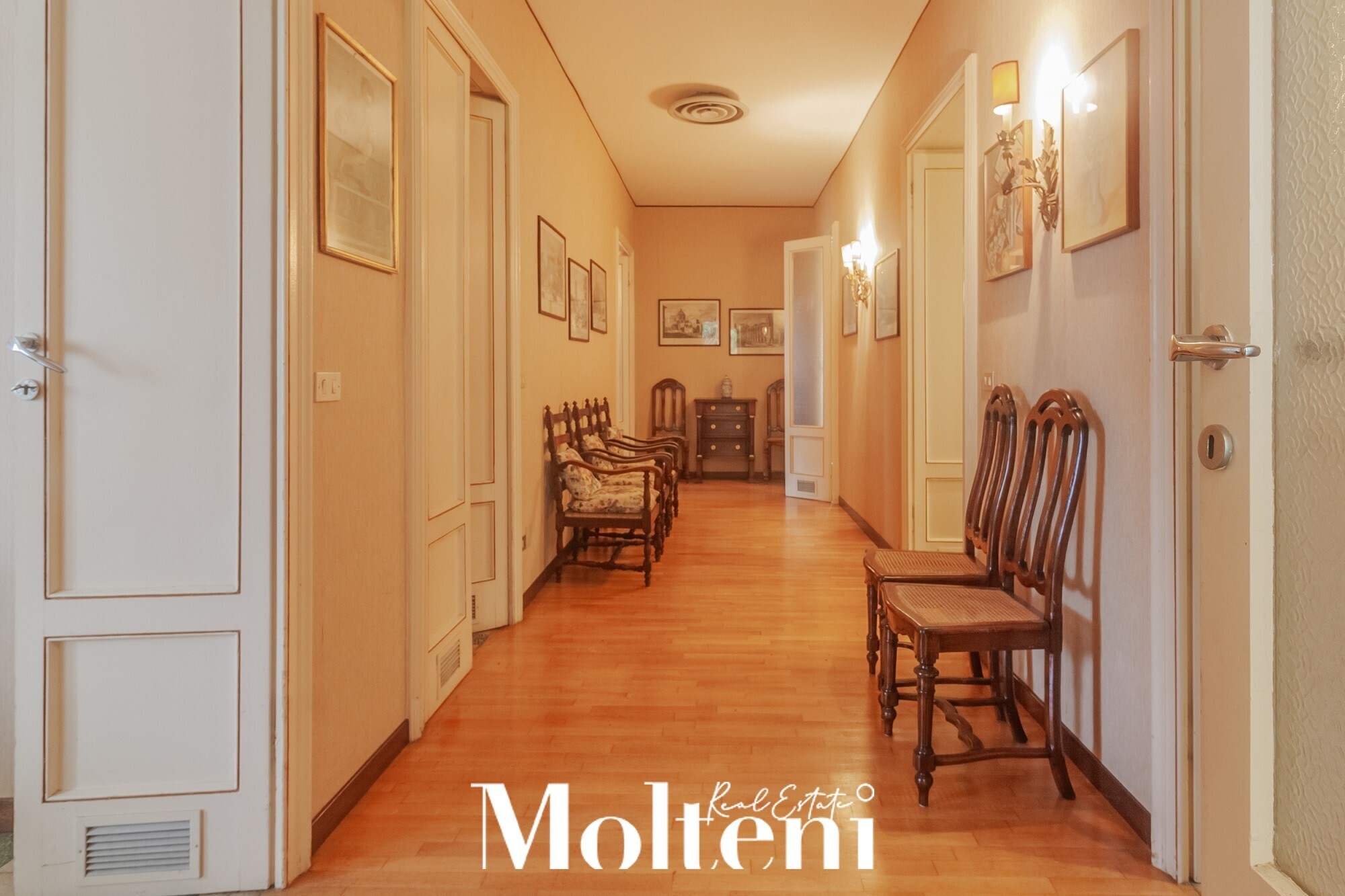 molteni-real-estate-vendrogno-appartamenti-apartments-vendesi-for-sale-garage (17)