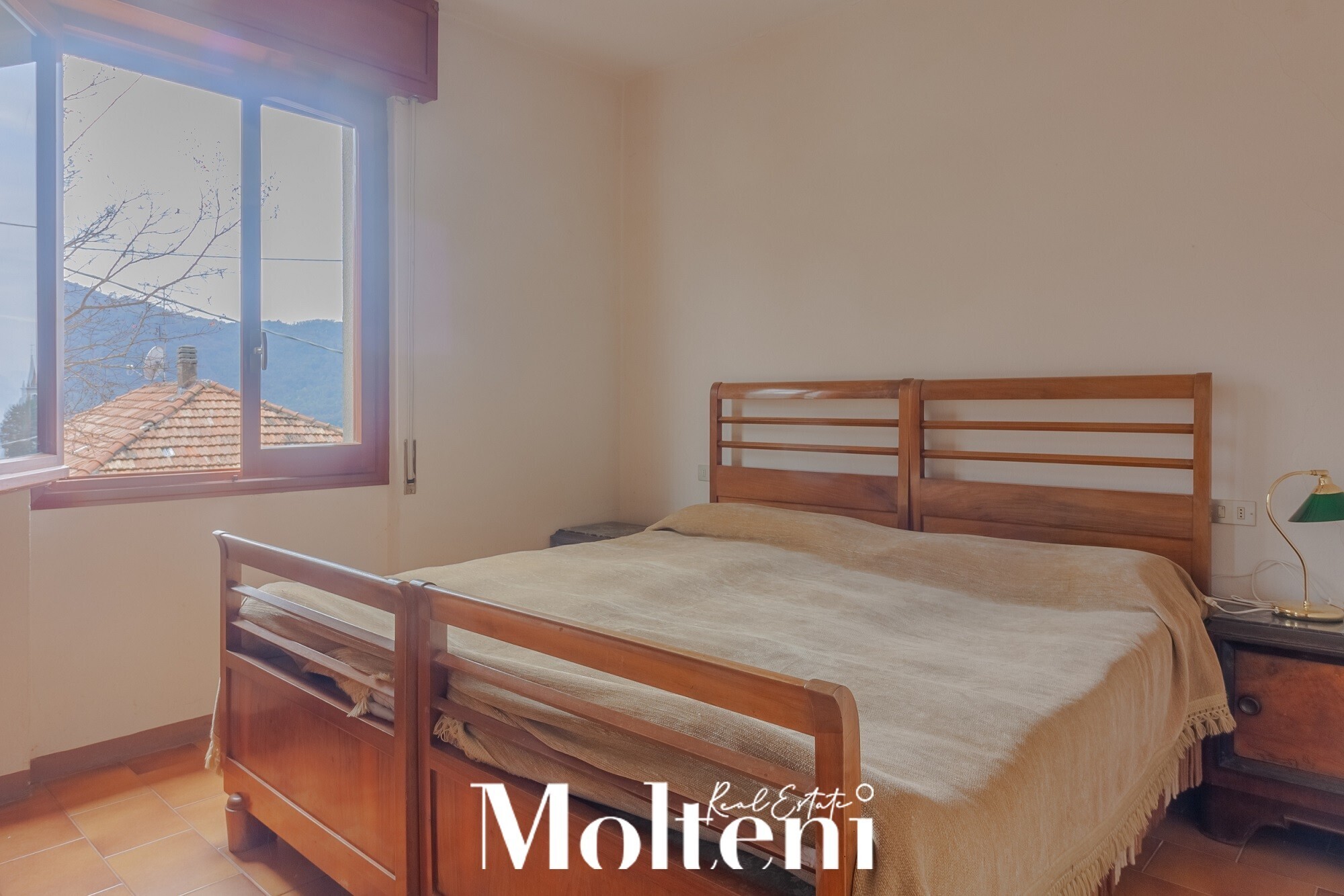 molteni-real-estate-vendrogno-appartamenti-apartments-vendesi-for-sale-garage (6)
