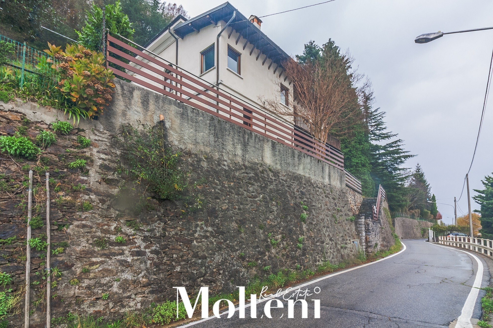 molteni-real-estate-vendrogno-appartamenti-apartments-vendesi-for-sale-garage (26)