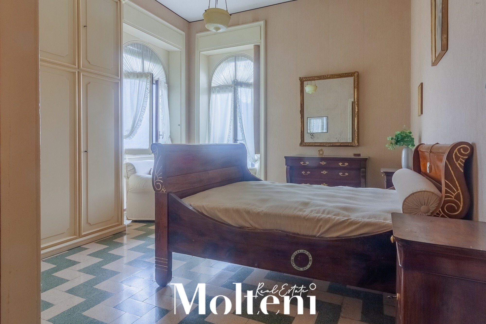 molteni-real-estate-vendrogno-appartamenti-apartments-vendesi-for-sale-garage (19)