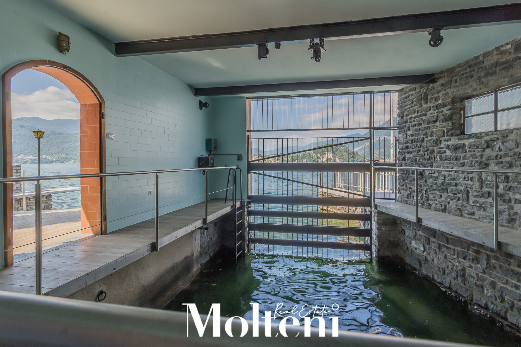 molteni-immobiliare-real-estate-varenna-villa-indipendente-con-darsena-privata-vista-lago-como-lake-villa-for-sale-private-dock-varenna (64)