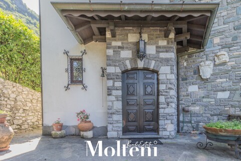 molteni-immobiliare-real-estate-varenna-villa-indipendente-con-darsena-privata-vista-lago-como-lake-villa-for-sale-private-dock-varenna (8)