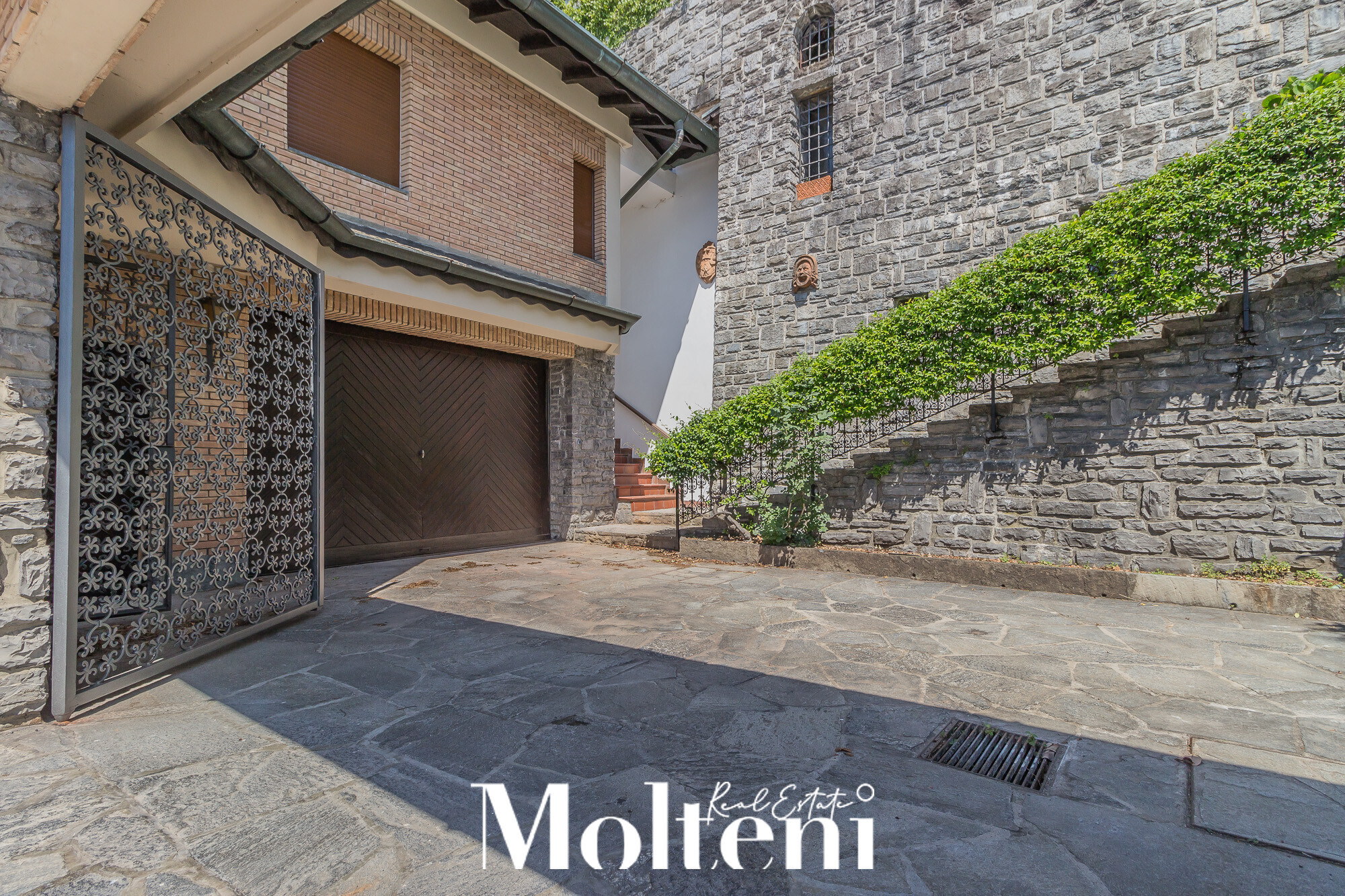 molteni-immobiliare-real-estate-varenna-villa-indipendente-con-darsena-privata-vista-lago-como-lake-villa-for-sale-private-dock-varenna (50)