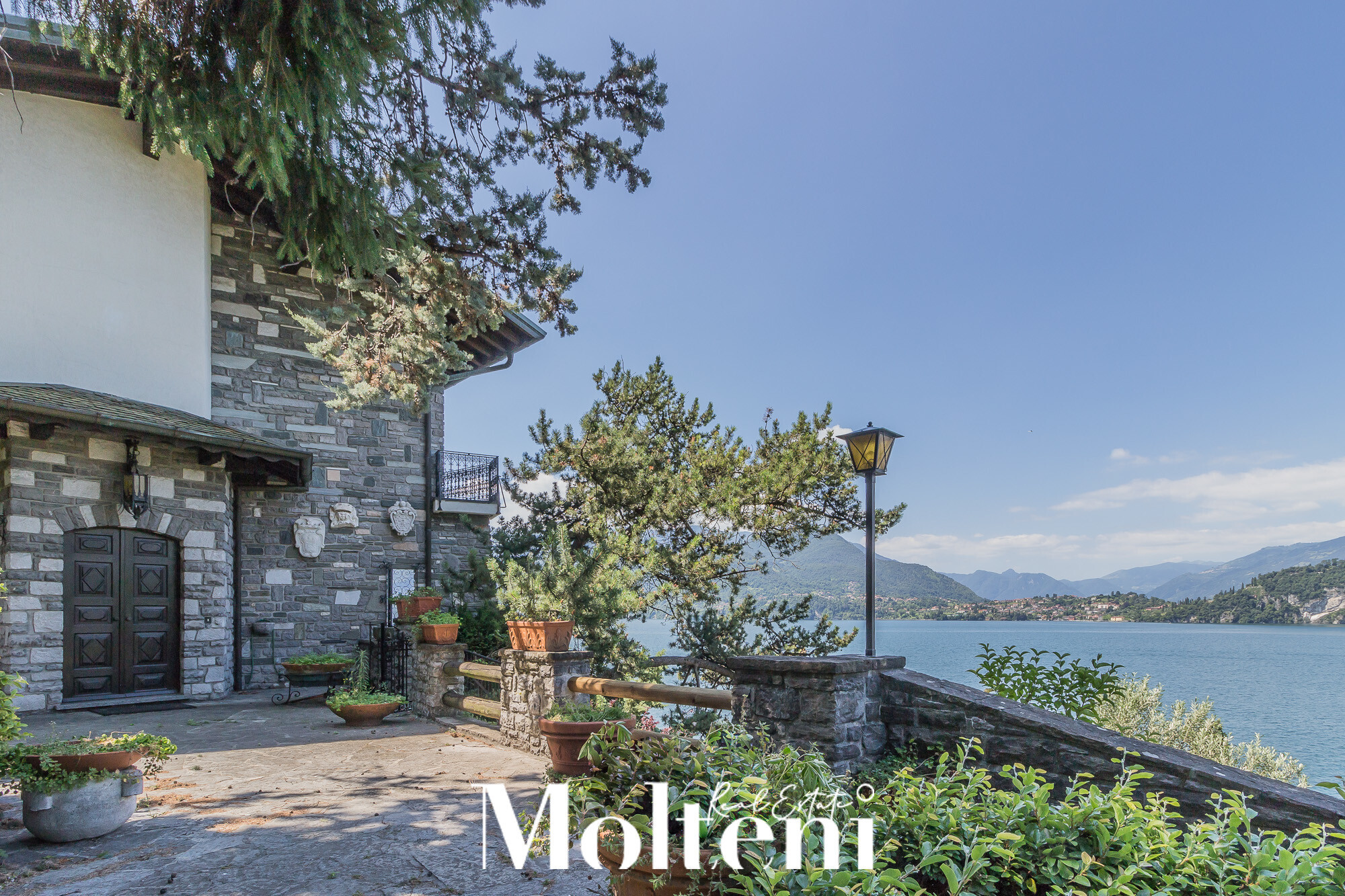 molteni-immobiliare-real-estate-varenna-villa-indipendente-con-darsena-privata-vista-lago-como-lake-villa-for-sale-private-dock-varenna (3)
