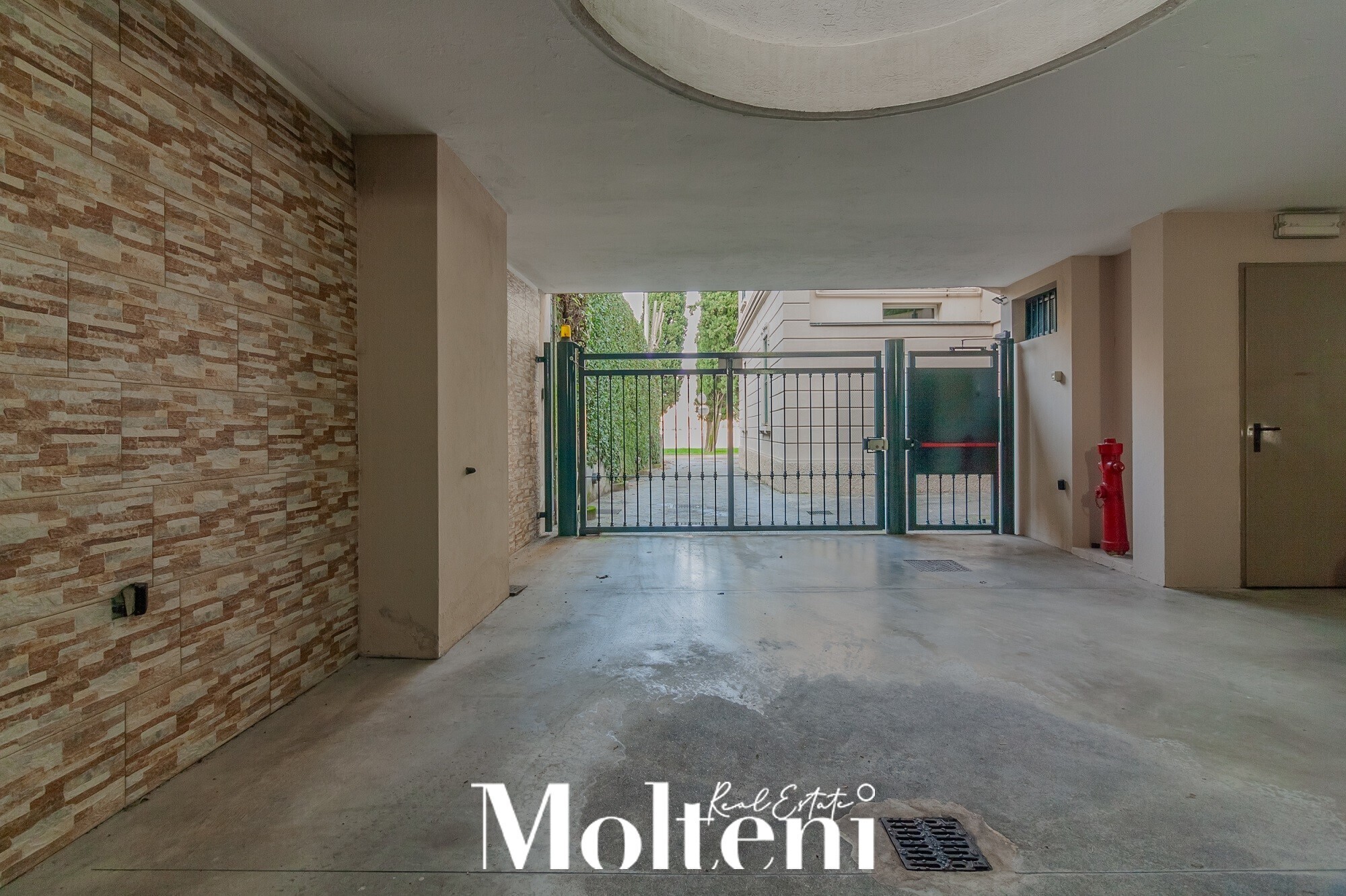 moltenirealestate_quadrilocale_fourroom_malgrate_lecco_forsale_vendita_appartamento_apartment_vistalago_lakeview_garage (41)