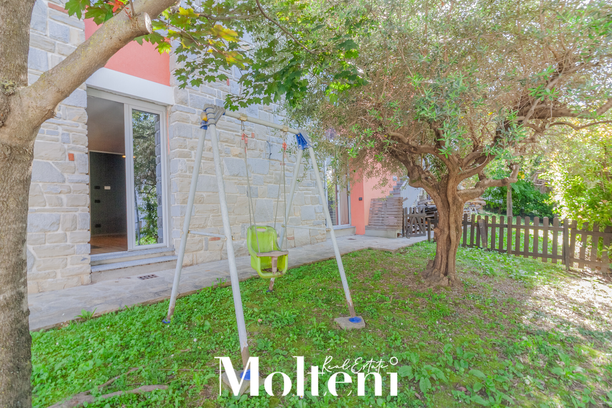 moltenirealestate_villa_mandellodellario_mandello_forsale_vendita_garden_giardino_garage (3)