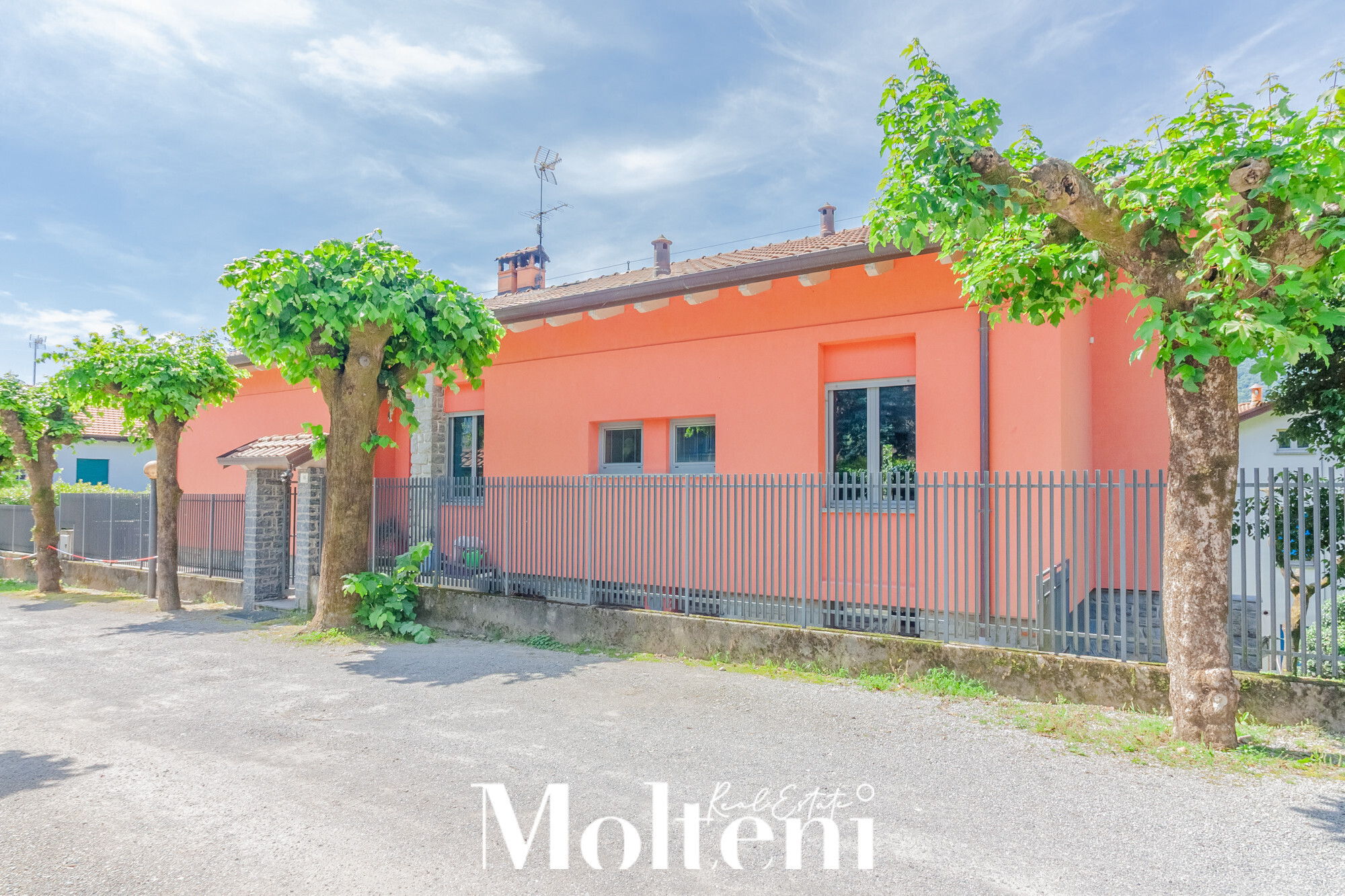 moltenirealestate_villa_mandellodellario_mandello_forsale_vendita_garden_giardino_garage (27)