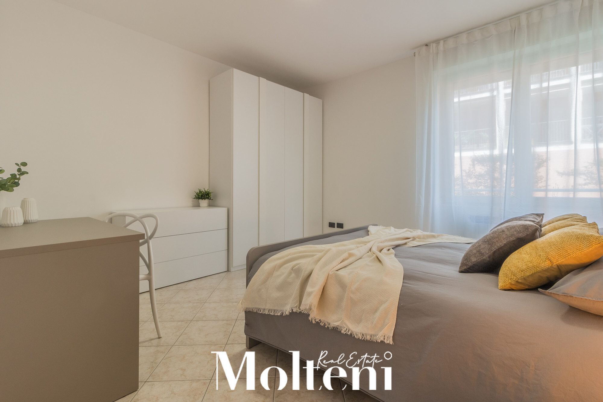 moltenirealestate_lecco_forrent_affitto_camera_room (2)