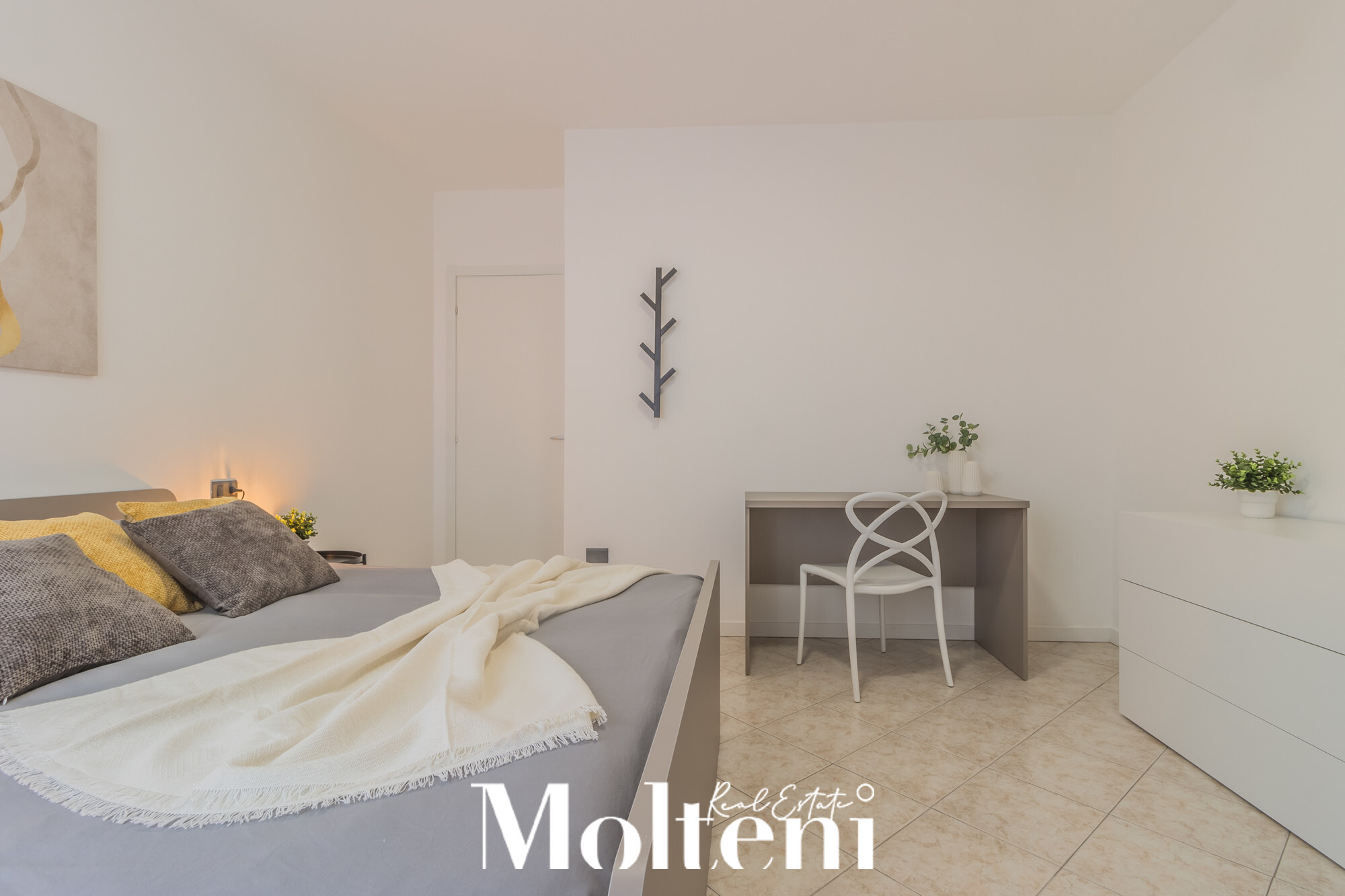 moltenirealestate_lecco_forrent_affitto_camera_room (4)