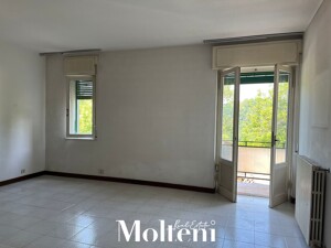 molteni-real-estate-carenno-appartamento-apartments-vendesi-for-sale-garage (3)