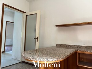 molteni-real-estate-carenno-appartamento-apartments-vendesi-for-sale-garage (10)