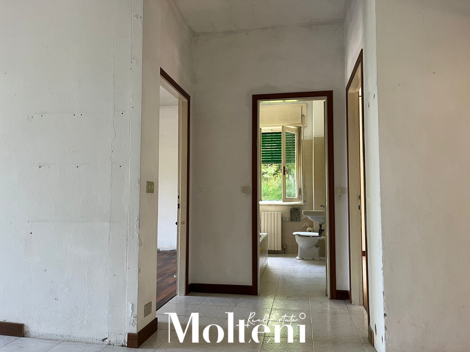 molteni-real-estate-carenno-appartamento-apartments-vendesi-for-sale-garage (13)