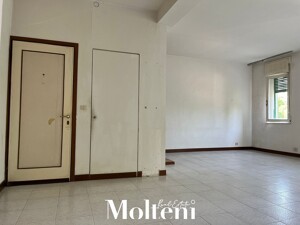 molteni-real-estate-carenno-appartamento-apartments-vendesi-for-sale-garage (6)