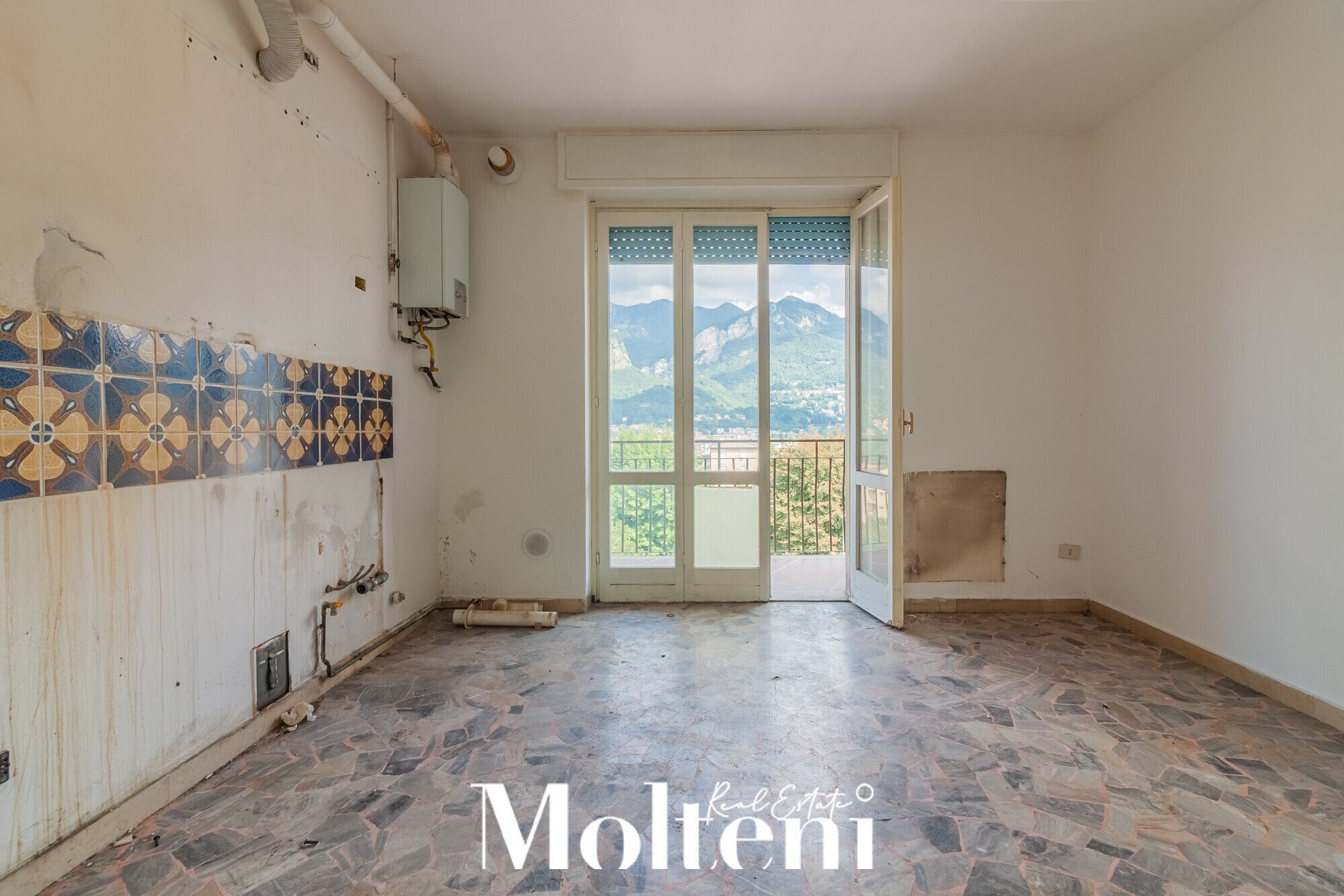 moltenirealestate_trilocale_olginate_forsale_vendita_threerooms_appartamento_apartment_balcone_balcony_vista lago_lake view (9)