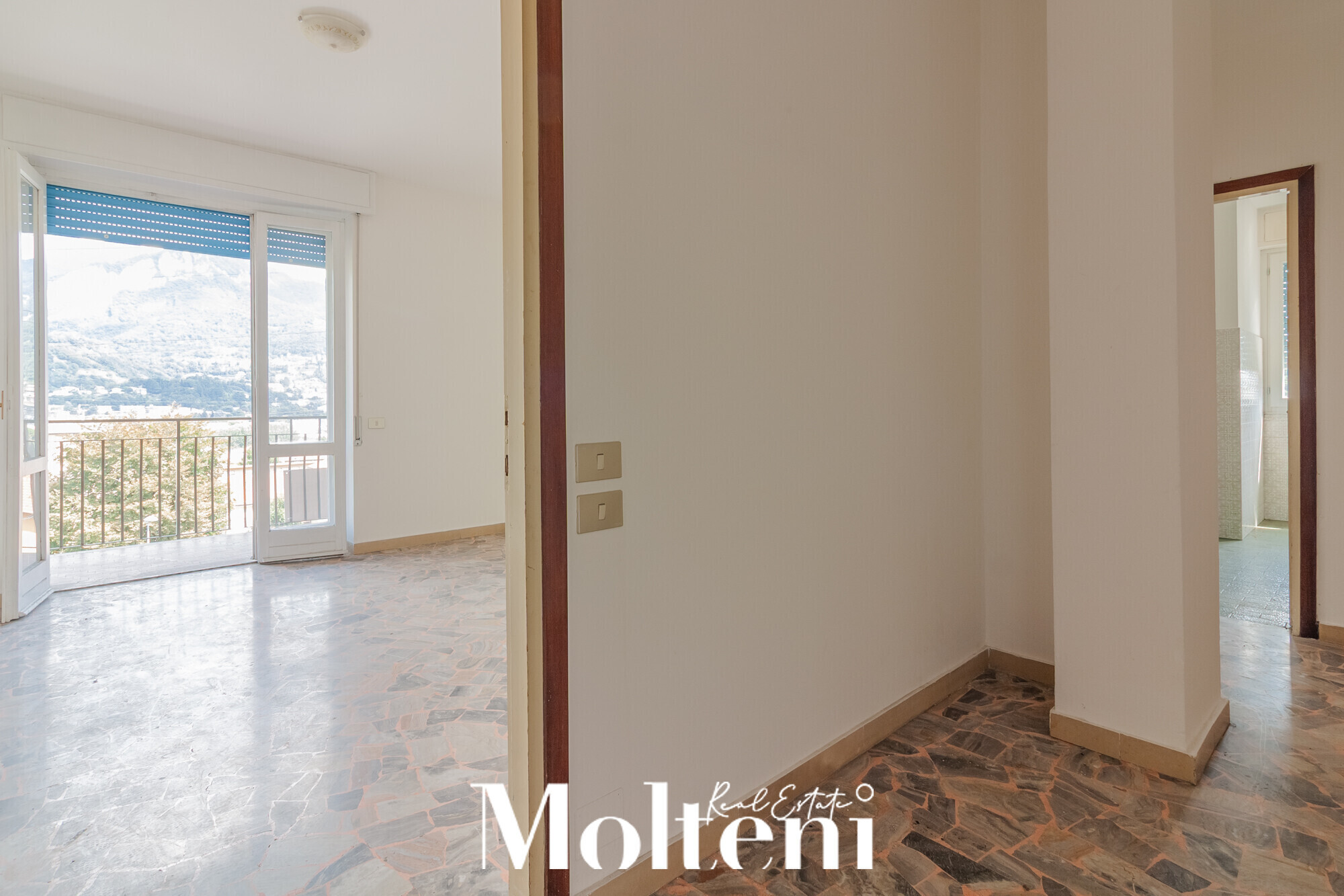 moltenirealestate_trilocale_olginate_forsale_vendita_threerooms_appartamento_apartment_balcone_balcony_vista lago_lake view (12)