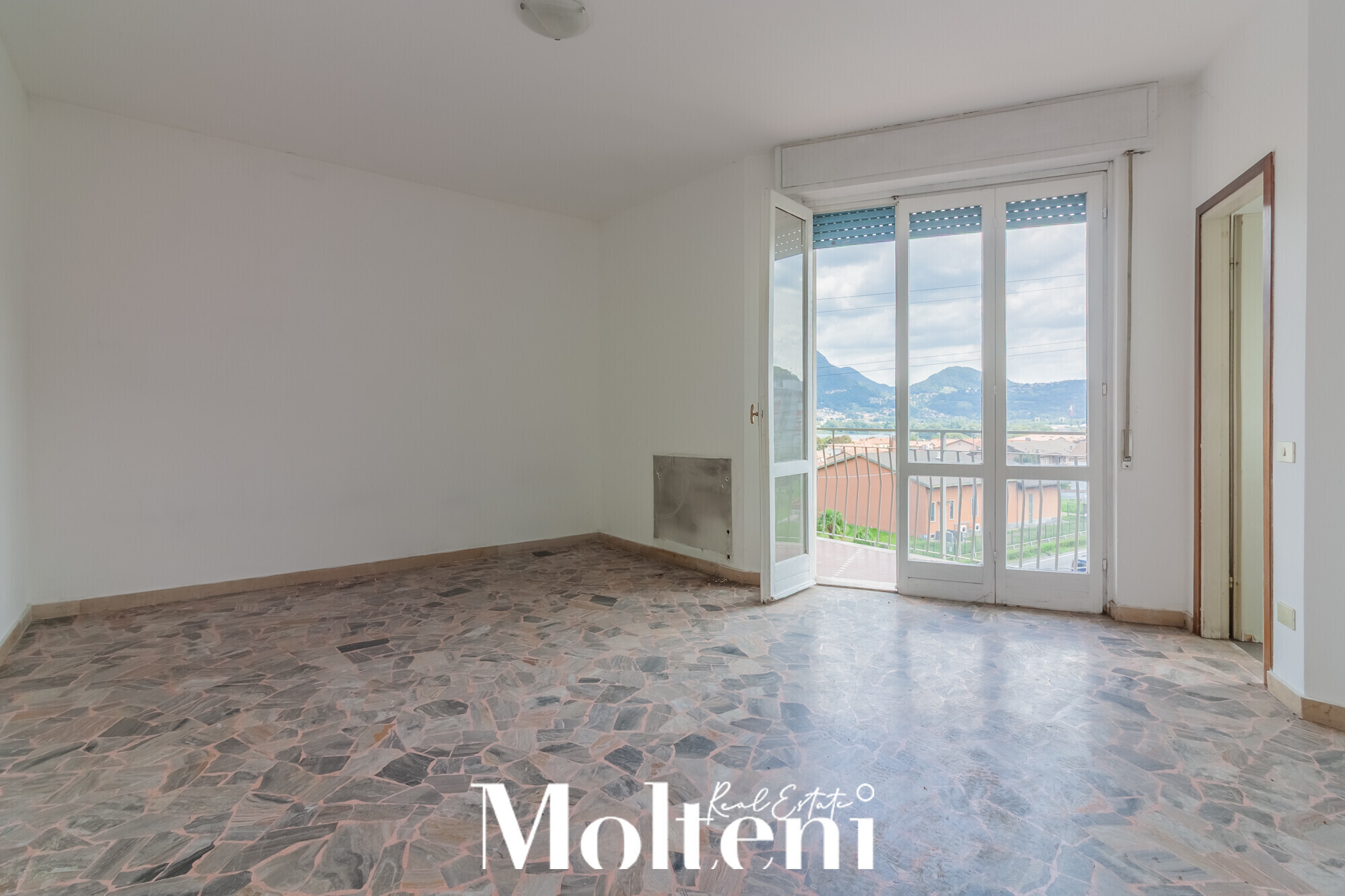 moltenirealestate_trilocale_olginate_forsale_vendita_threerooms_appartamento_apartment_balcone_balcony_vista lago_lake view (17)