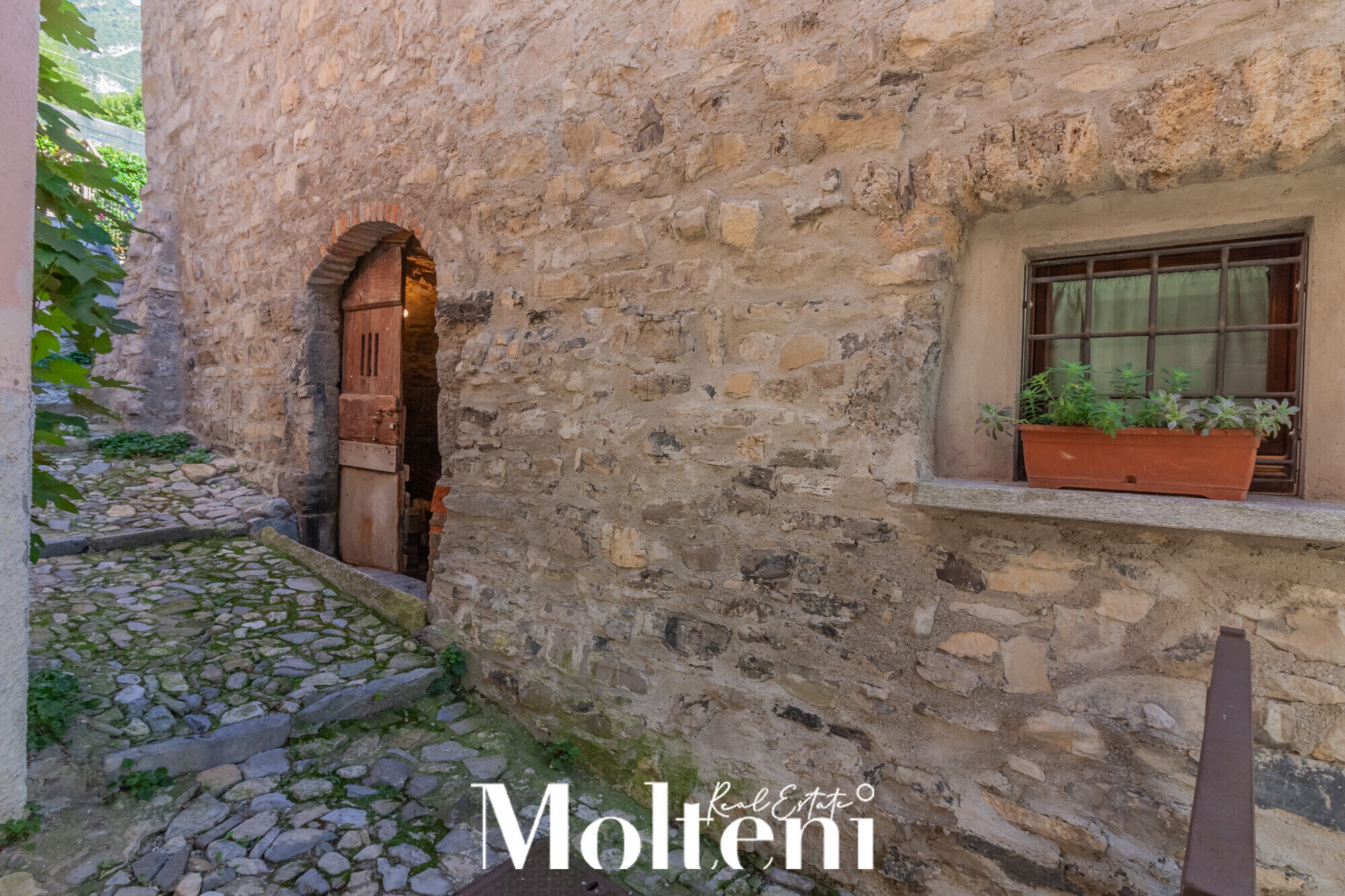 lierna-casa-house-terrazza-terrace-garage-vendita-forsale-lakecomo-moltenirealestate-molteniexclusive (34)