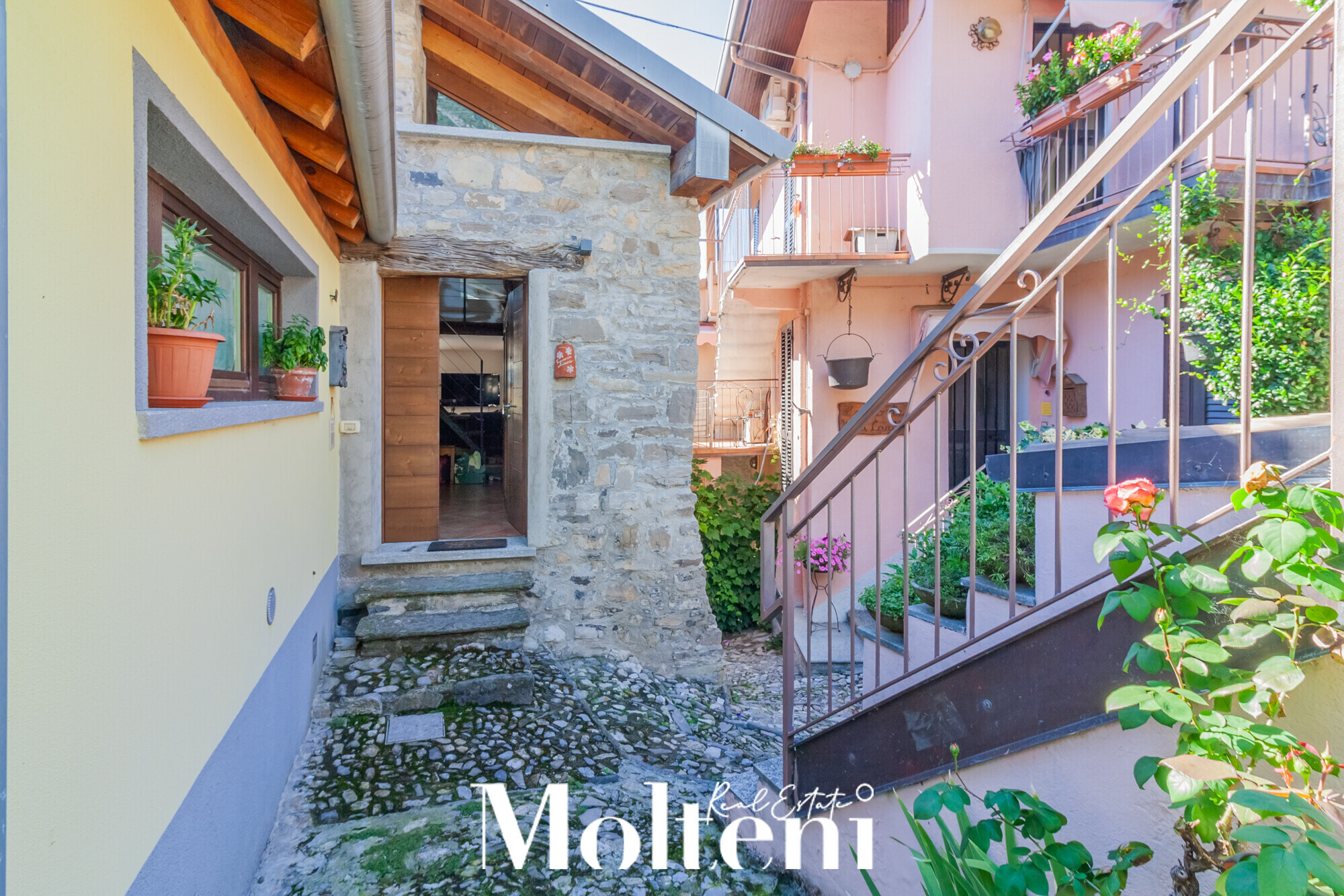 lierna-casa-house-terrazza-terrace-garage-vendita-forsale-lakecomo-moltenirealestate-molteniexclusive (27)