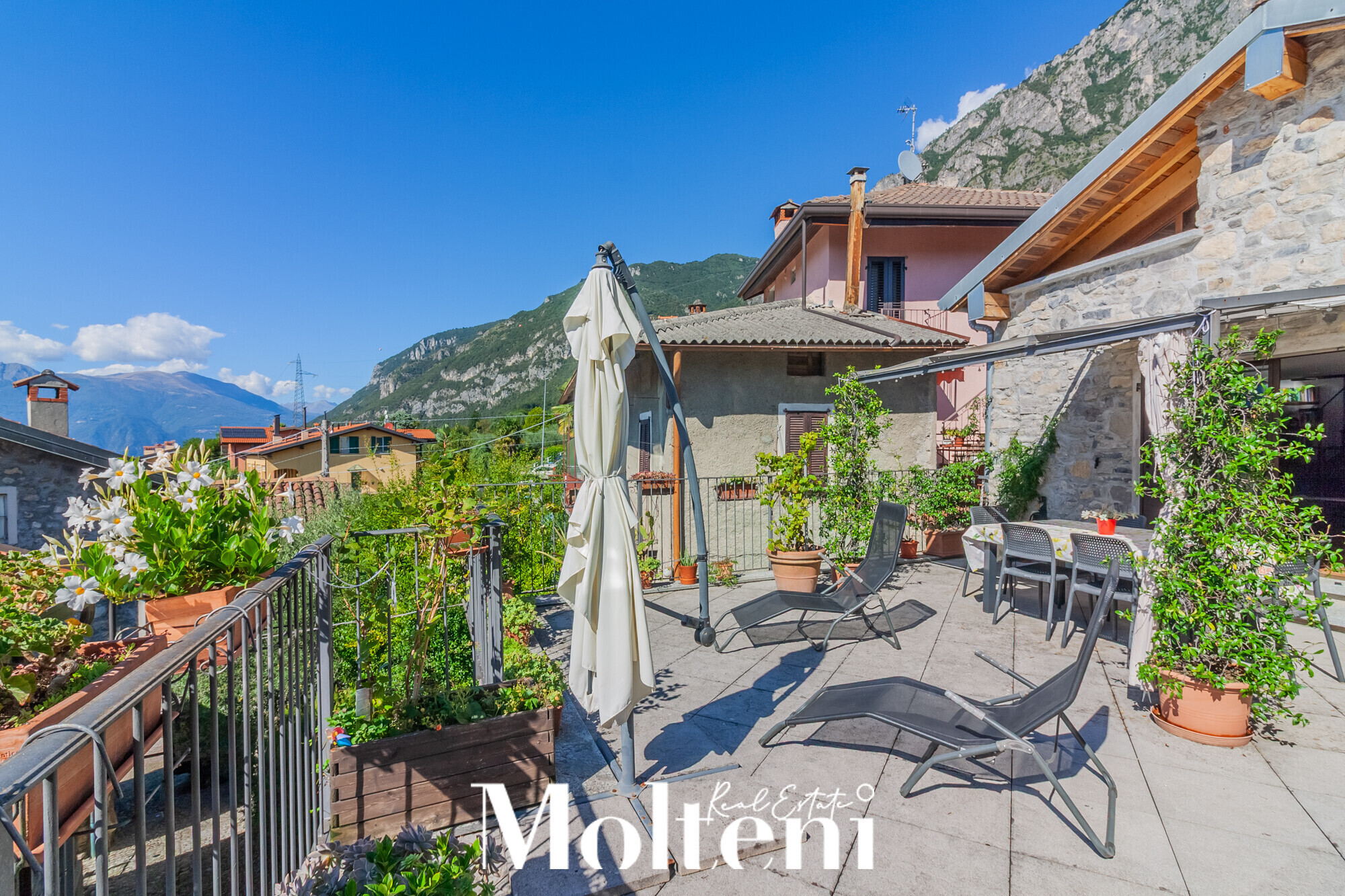 lierna-casa-house-terrazza-terrace-garage-vendita-forsale-lakecomo-moltenirealestate-molteniexclusive (3)