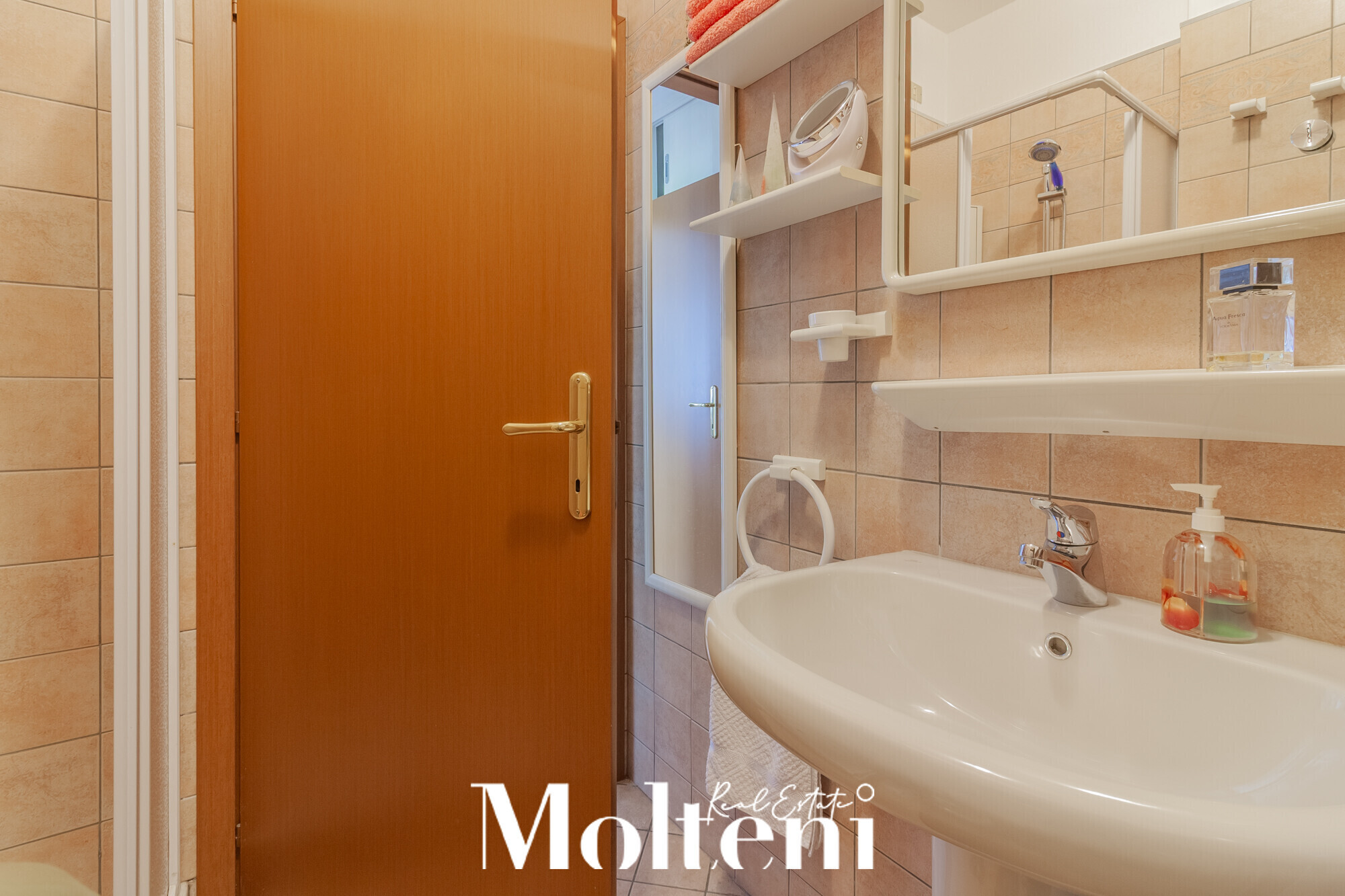 molteni-real-estate-varenna-appartamento-apartment-vendesi-for-sale -vista-lago-giardino-garden-posto-auto (24)