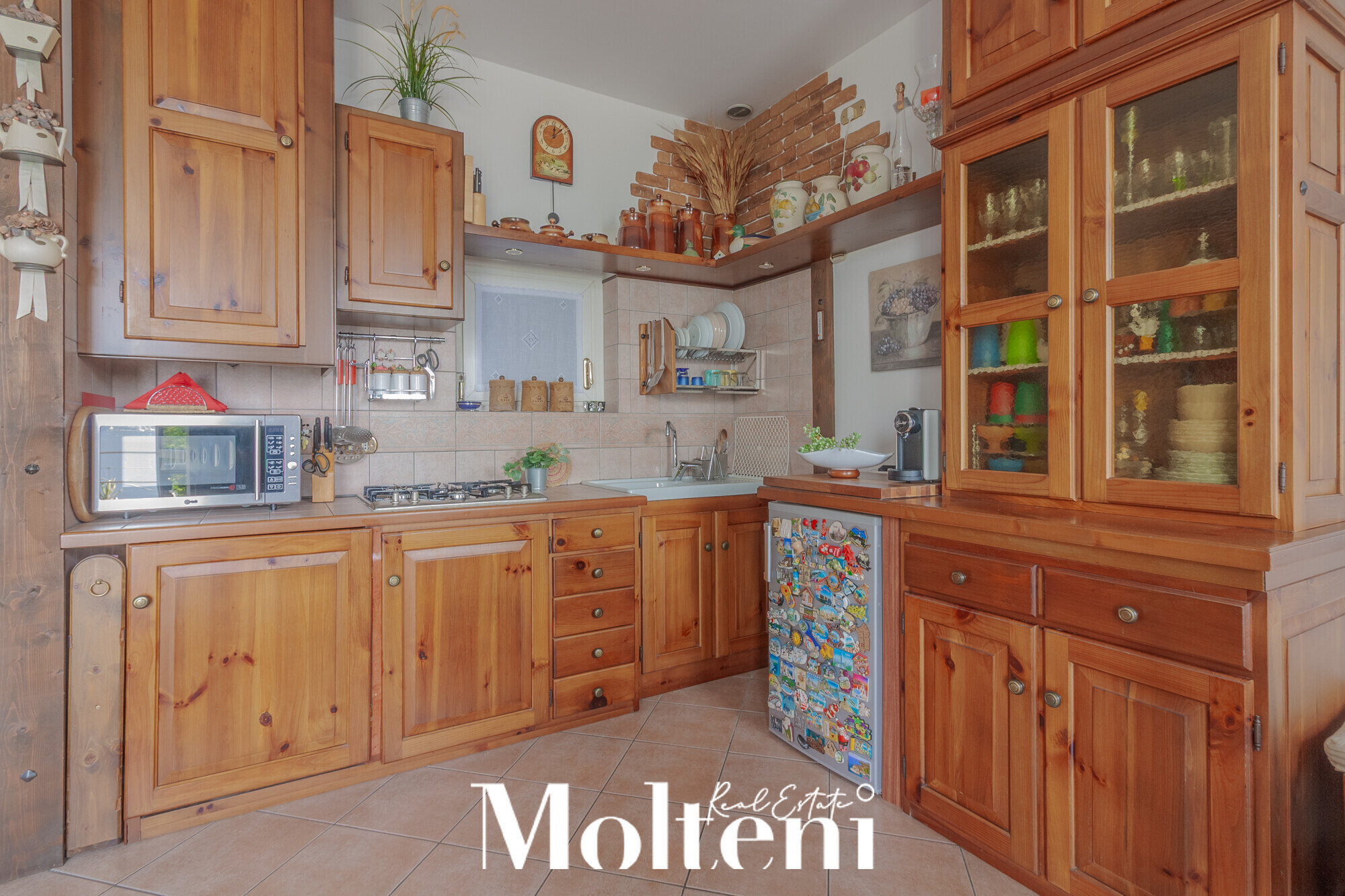 molteni-real-estate-varenna-appartamento-apartment-vendesi-for-sale -vista-lago-giardino-garden-posto-auto (12)