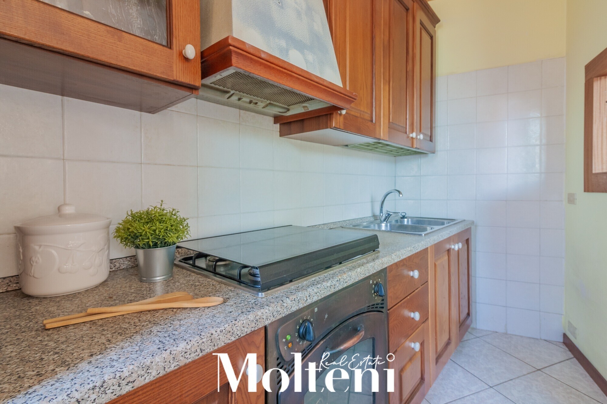 molteni-real-estate-varenna-appartamento-apartment-vendesi-for-sale -vista-lago-terrazzo-terrace-garage (9)