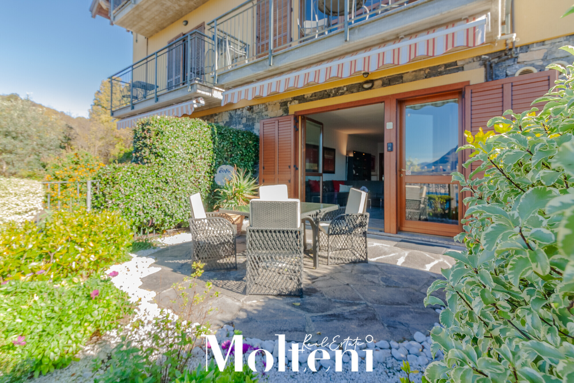 perledo-vendita-forsale-appartamento-apartament-molteniexclusive-moltenirealestate-garage-vista-lago-lake-view (3)