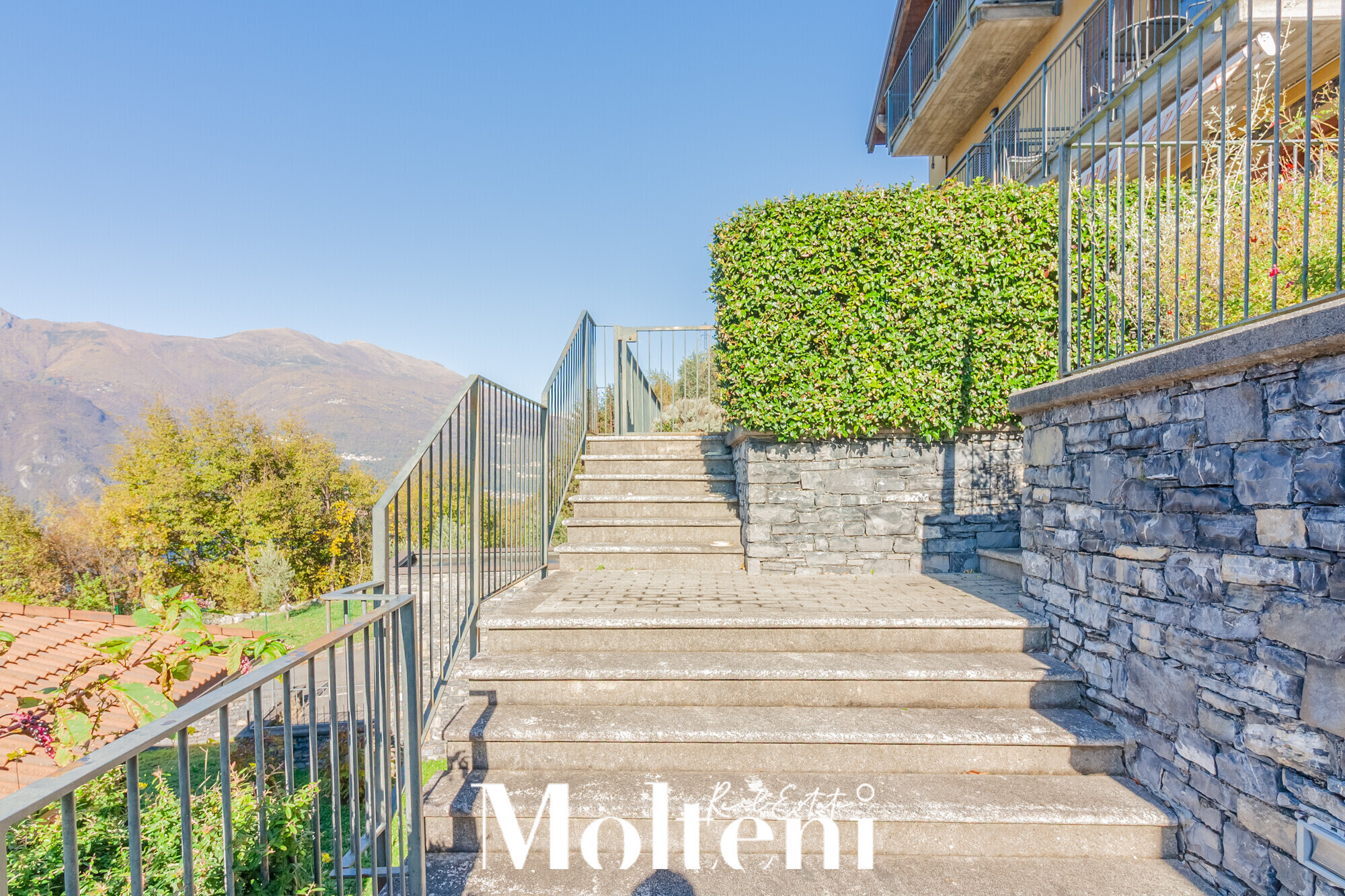 perledo-vendita-forsale-appartamento-apartament-molteniexclusive-moltenirealestate-garage-vista-lago-lake-view (25)