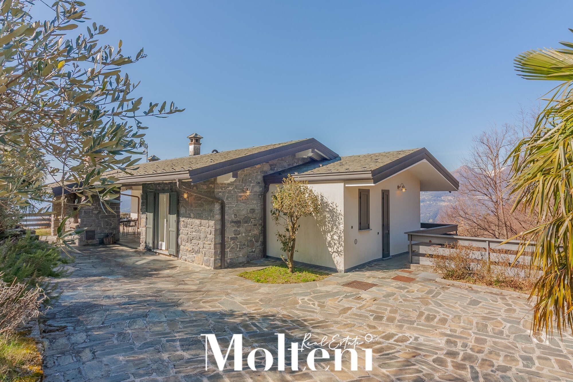 molteni_real_estate_casa_house_vendita_forsale_perledo_vista_lago_lake_view_giardino_garden_garage(2)