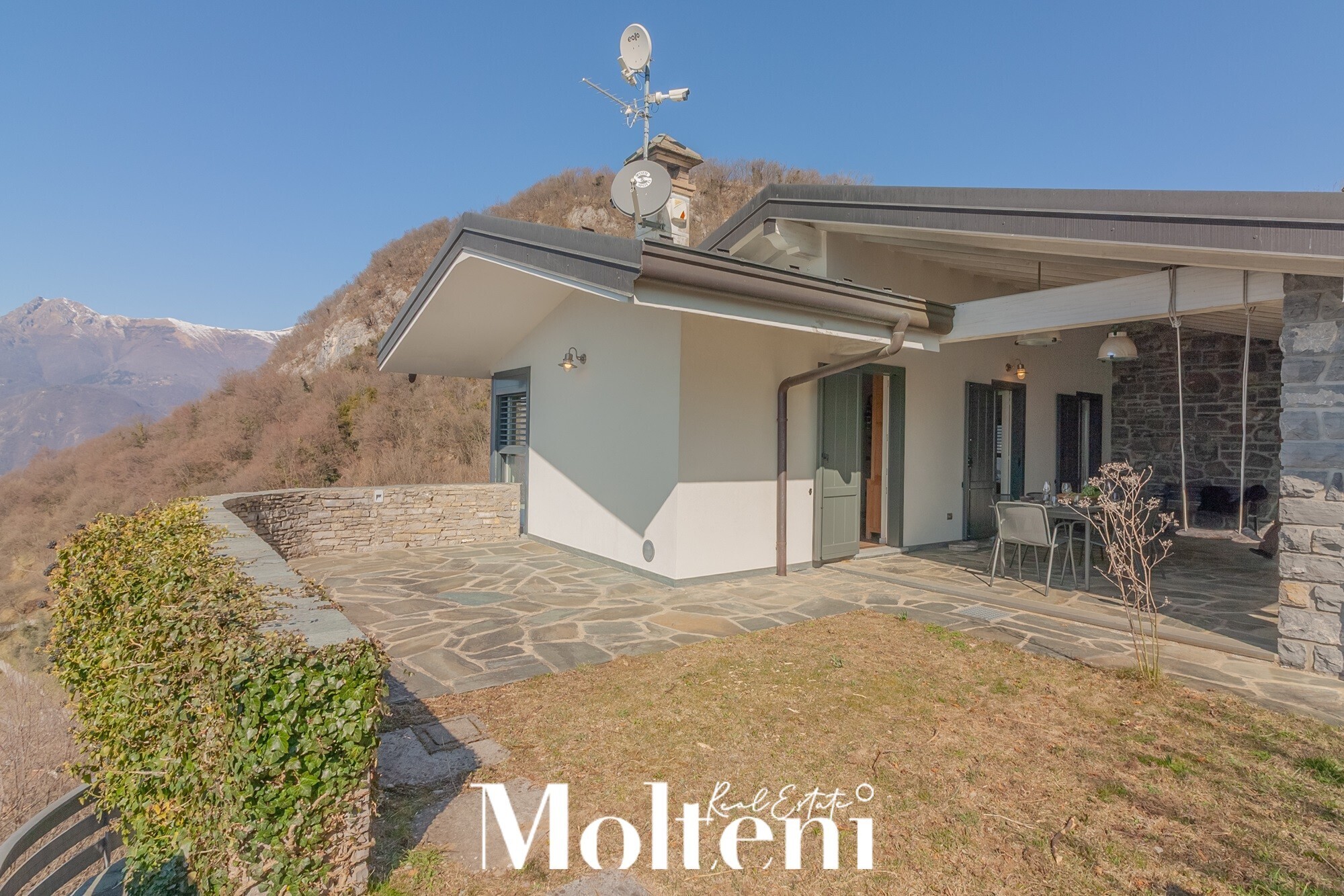 molteni_real_estate_casa_house_vendita_forsale_perledo_vista_lago_lake_view_giardino_garden_garage(3)