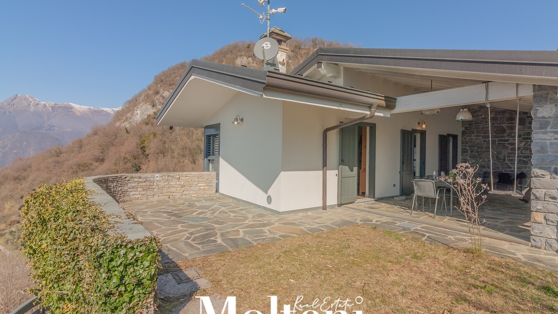 molteni_real_estate_casa_house_vendita_forsale_perledo_vista_lago_lake_view_giardino_garden_garage(3)