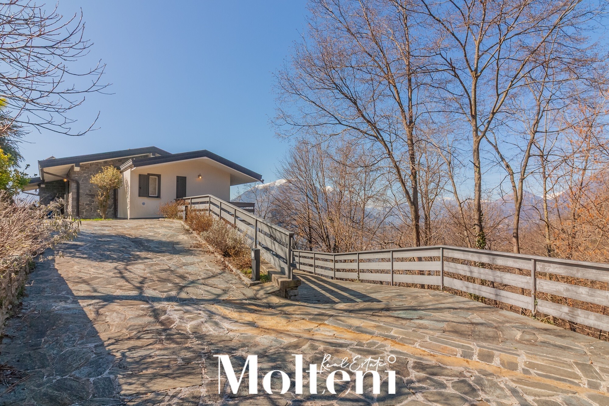molteni_real_estate_casa_house_vendita_forsale_perledo_vista_lago_lake_view_giardino_garden_garage(32)