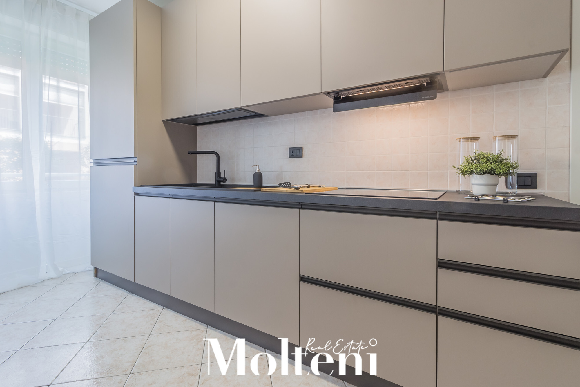 moltenirealestate_lecco_forrent_affitto_camera_room (52)