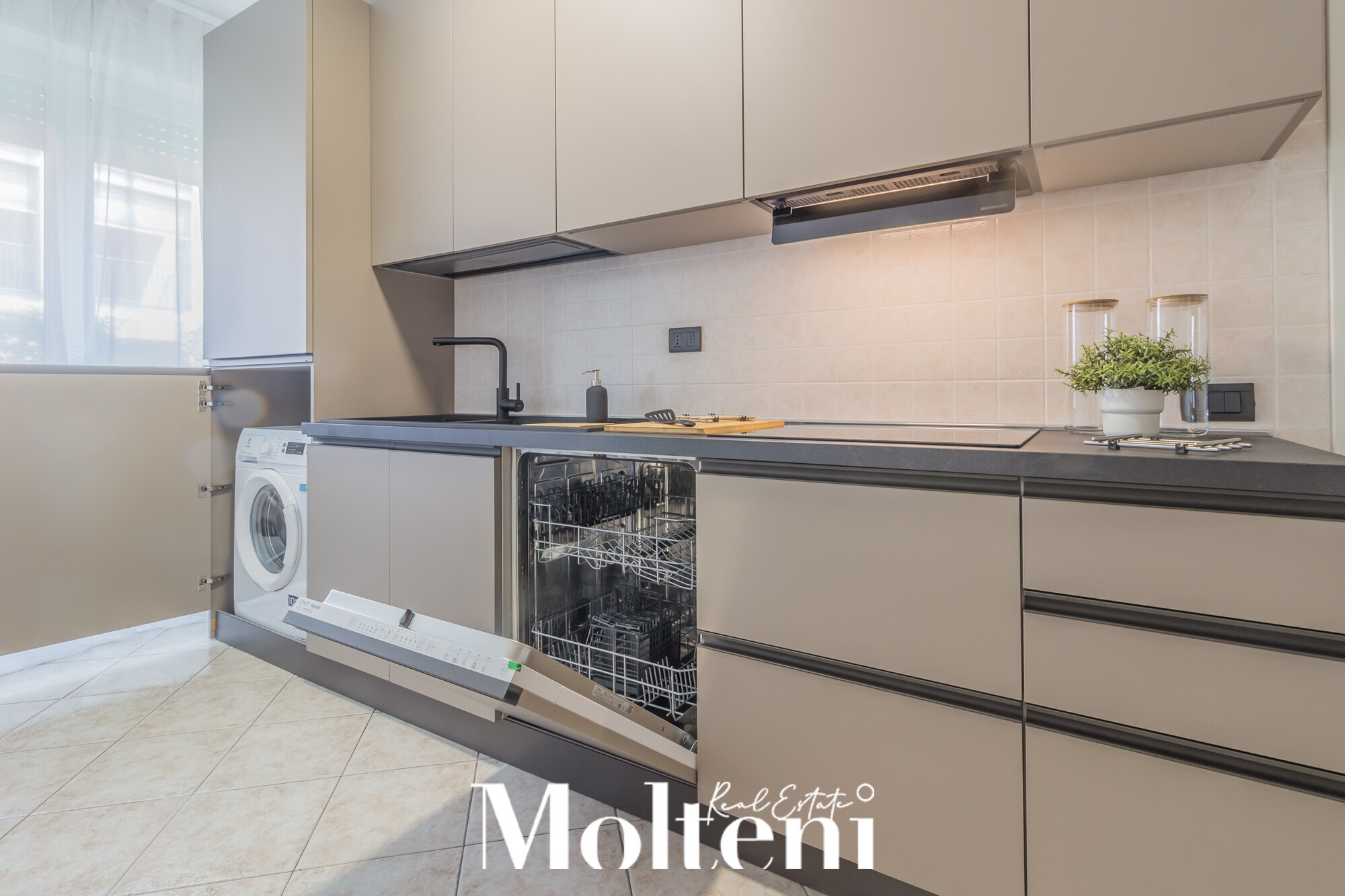 moltenirealestate_lecco_forrent_affitto_camera_room (53)