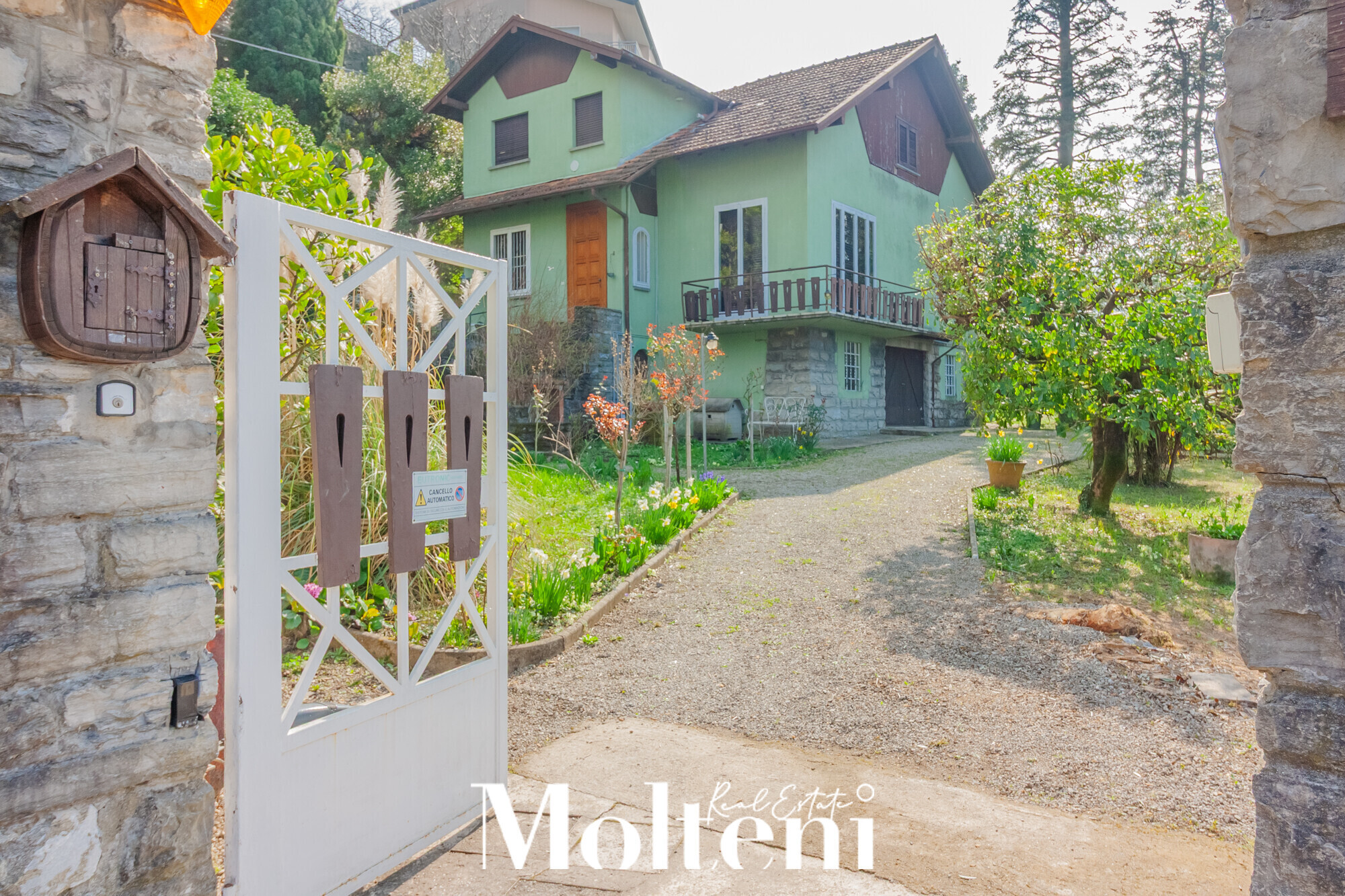 molteni_real_estate_mandello-del-lario-olcio- vendita_forsale_villa_independent-house_giardino-garden-vista-lago-lake-view (50)