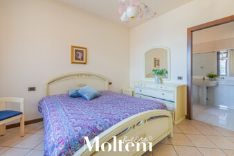 molteni_real_estate_varenna_ vendita_forsale_villa_independent-house_giardino-garden-terrazzo_terrace_vista-lago-lake-view_garage (17)