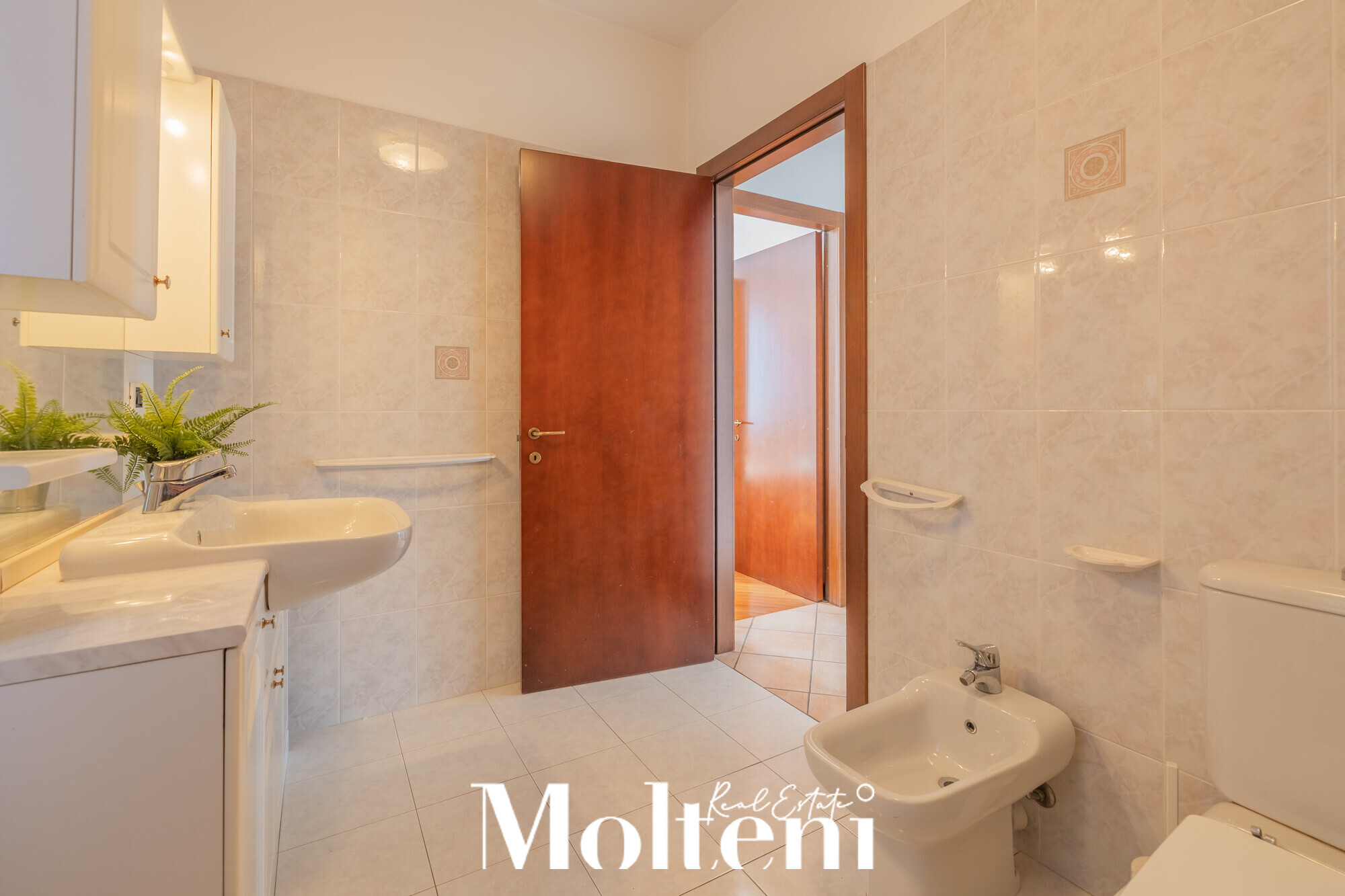 molteni_real_estate_varenna_ vendita_forsale_villa_independent-house_giardino-garden-terrazzo_terrace_vista-lago-lake-view_garage (26)